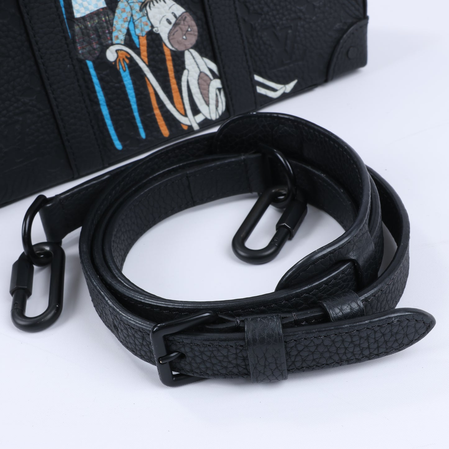 Sac à main Louis Vuitton Monogram Emboss Soft Trunk 2 voies, noir M57410