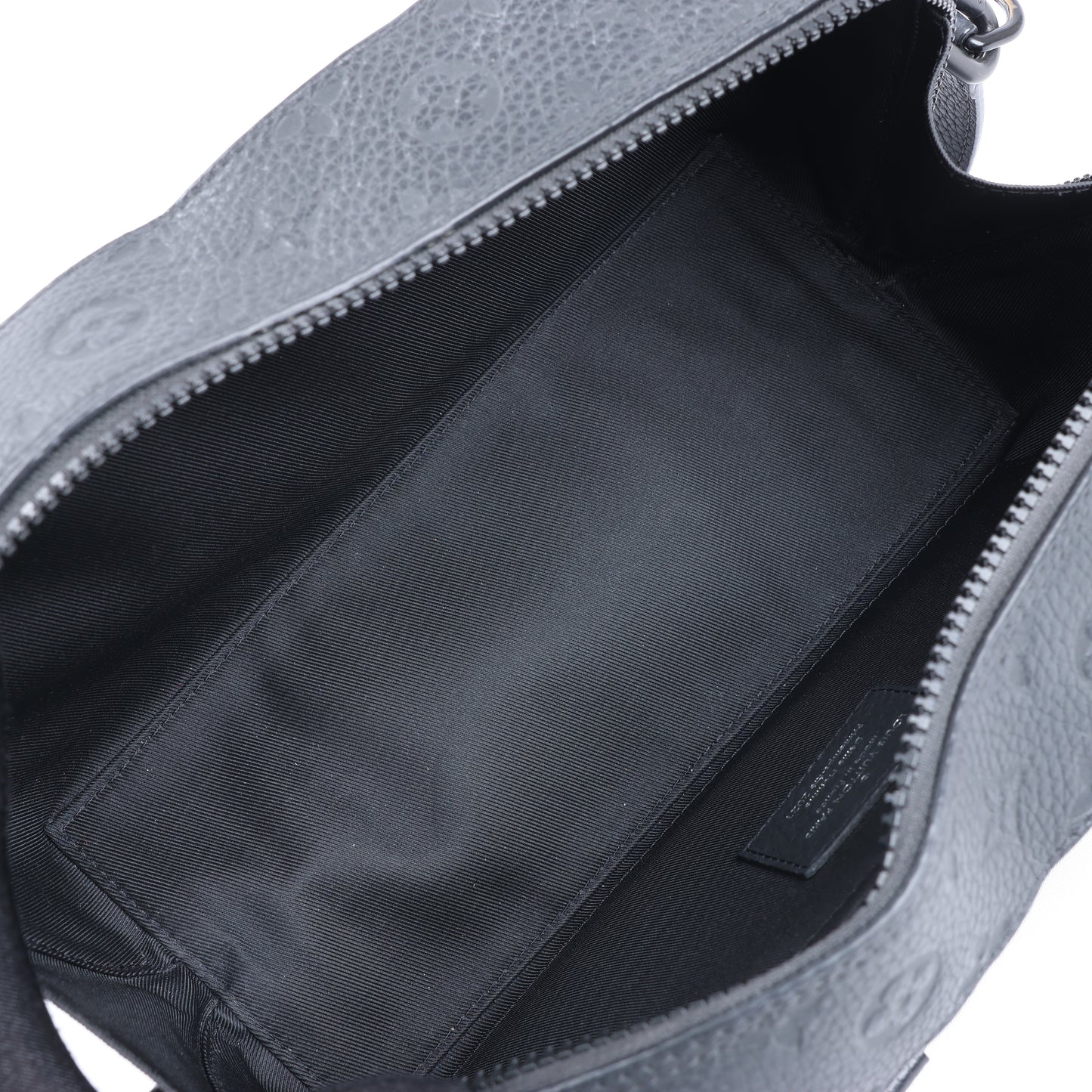 Sac à main Louis Vuitton Monogram Emboss Soft Trunk 2 voies, noir M57410