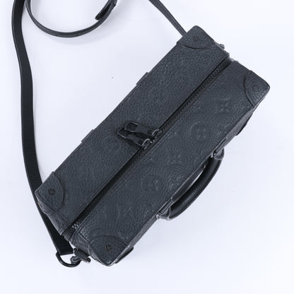 Sac à main Louis Vuitton Monogram Emboss Soft Trunk 2 voies, noir M57410