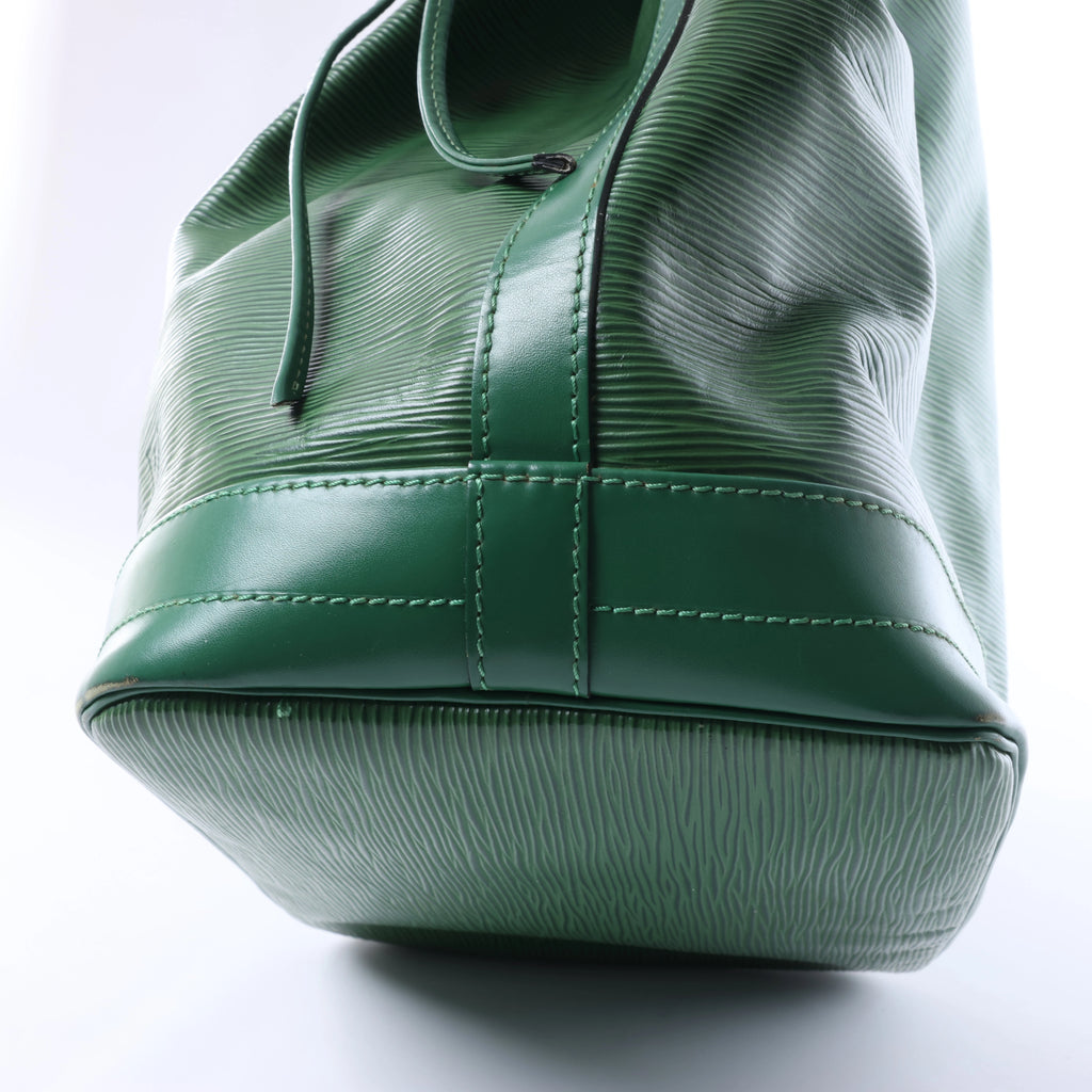 Louis Vuitton Leather Epi Noe Shoulder Bag in Green