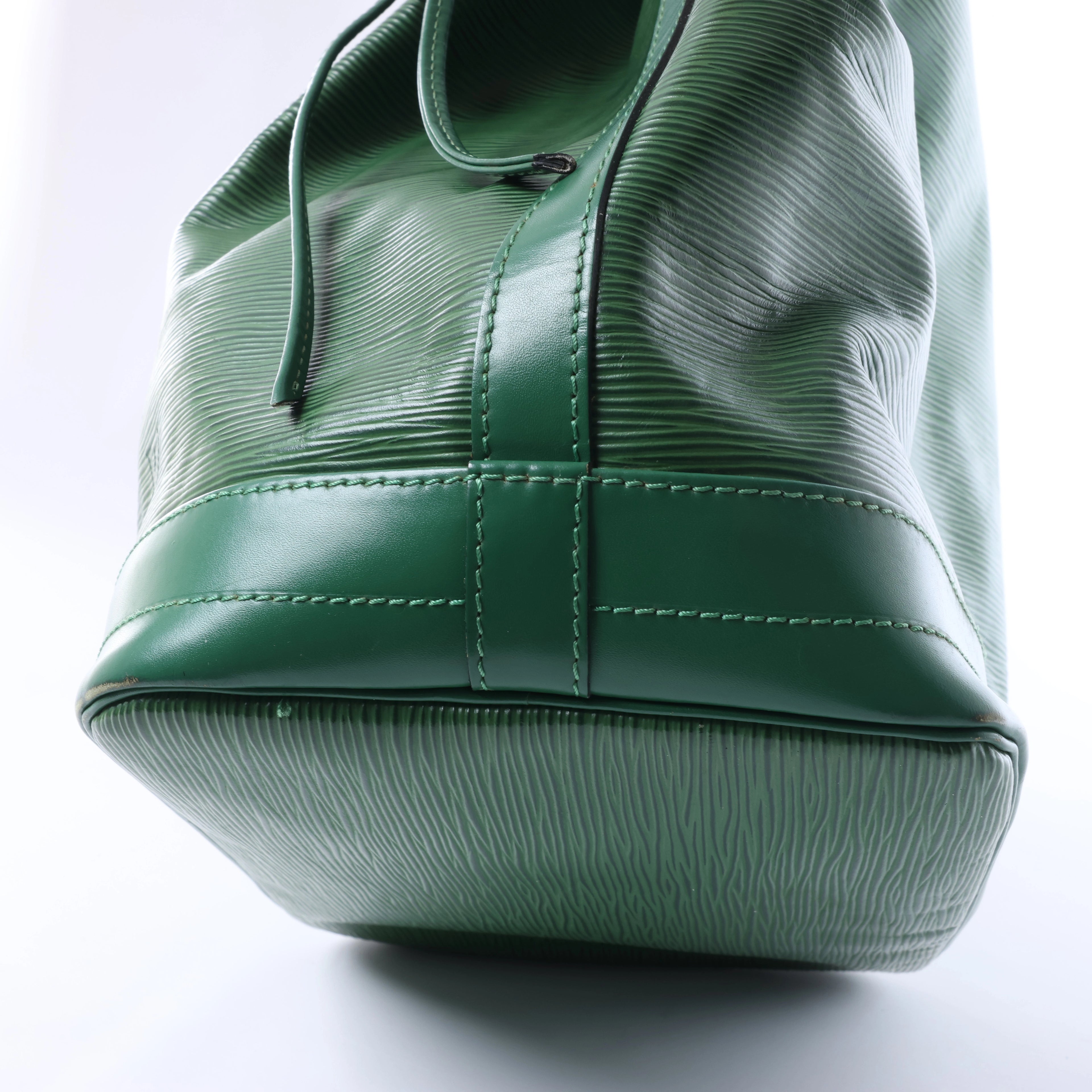 Louis Vuitton Leather Epi Noe Shoulder Bag in Green