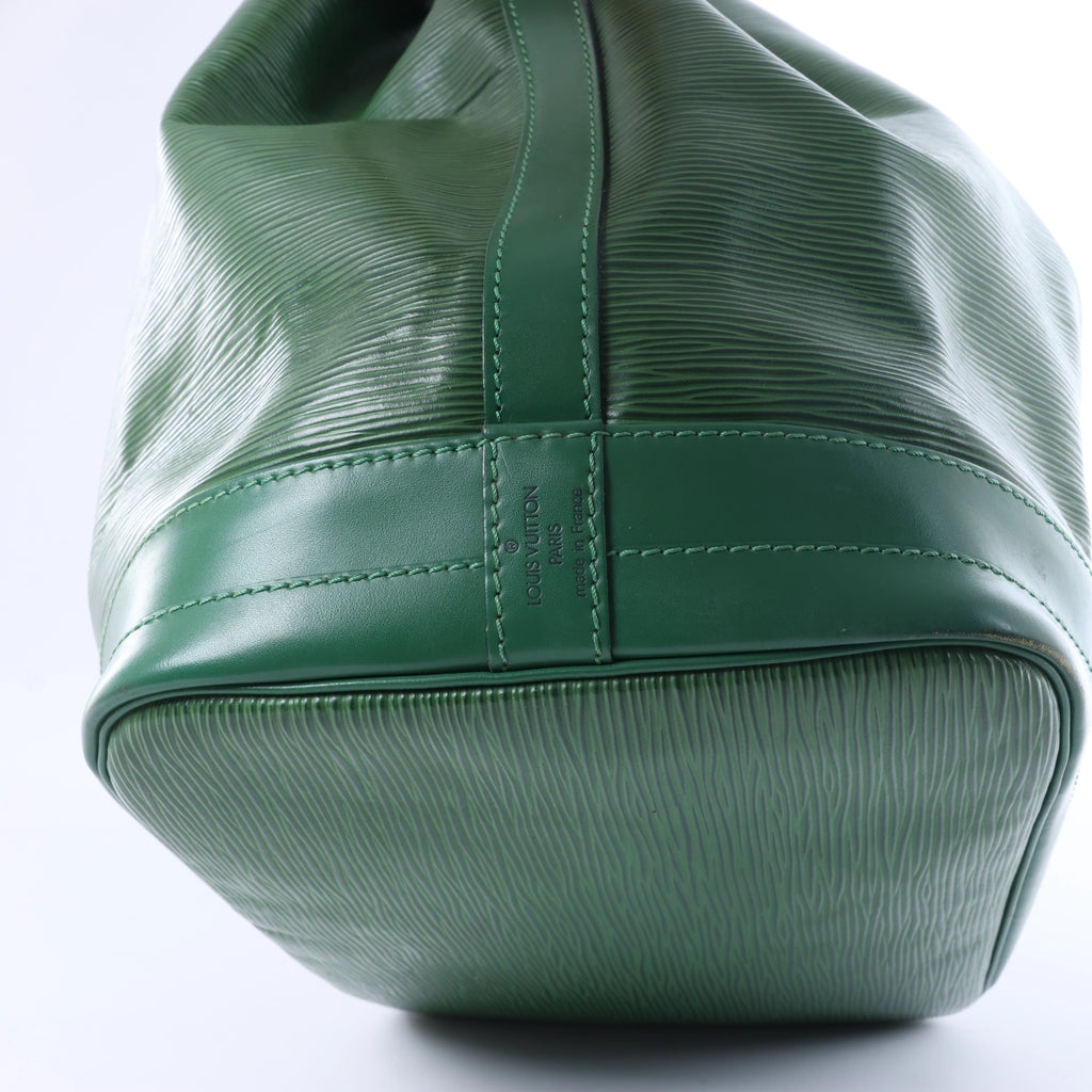 Louis Vuitton Leather Epi Noe Shoulder Bag in Green
