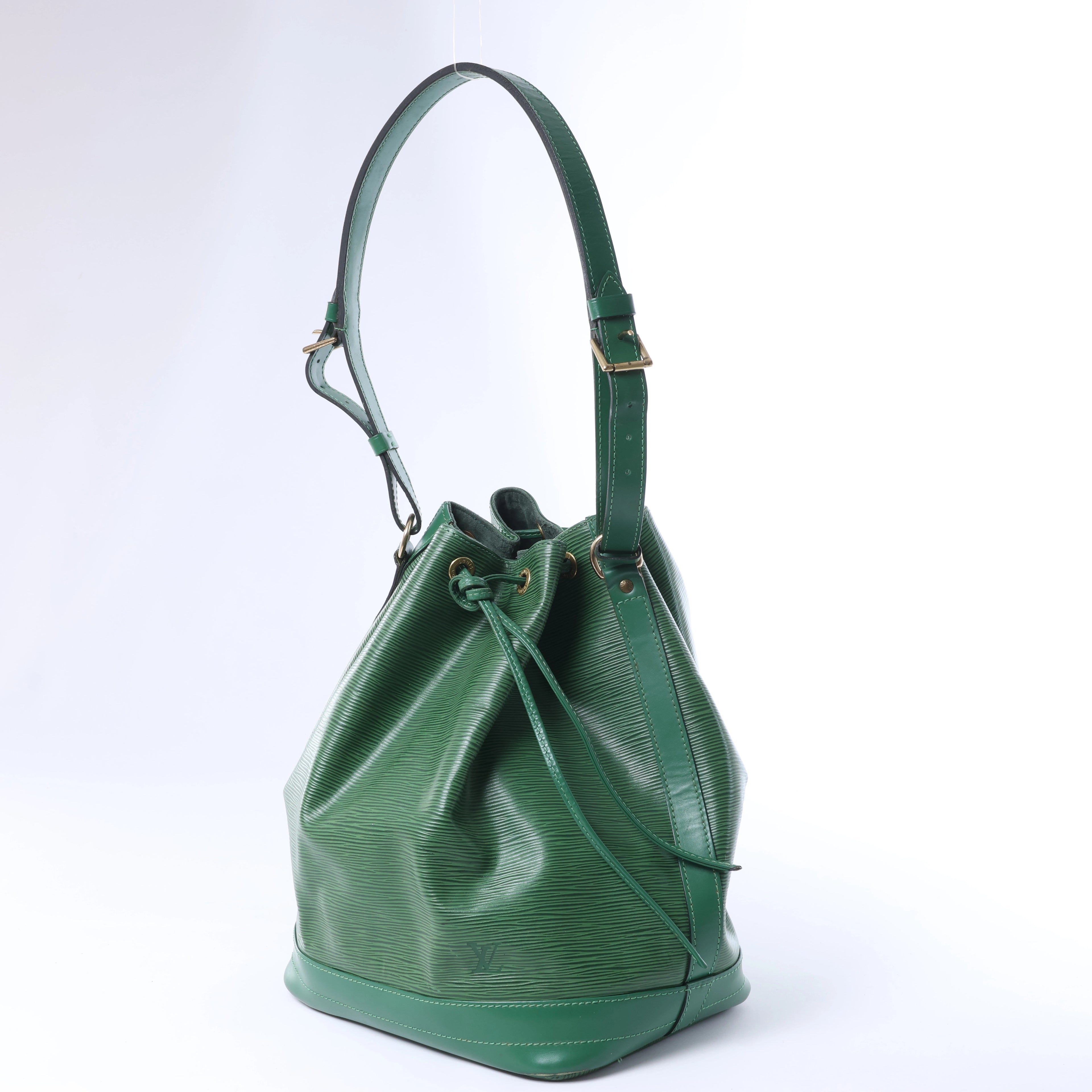 Louis Vuitton Leather Epi Noe Shoulder Bag in Green