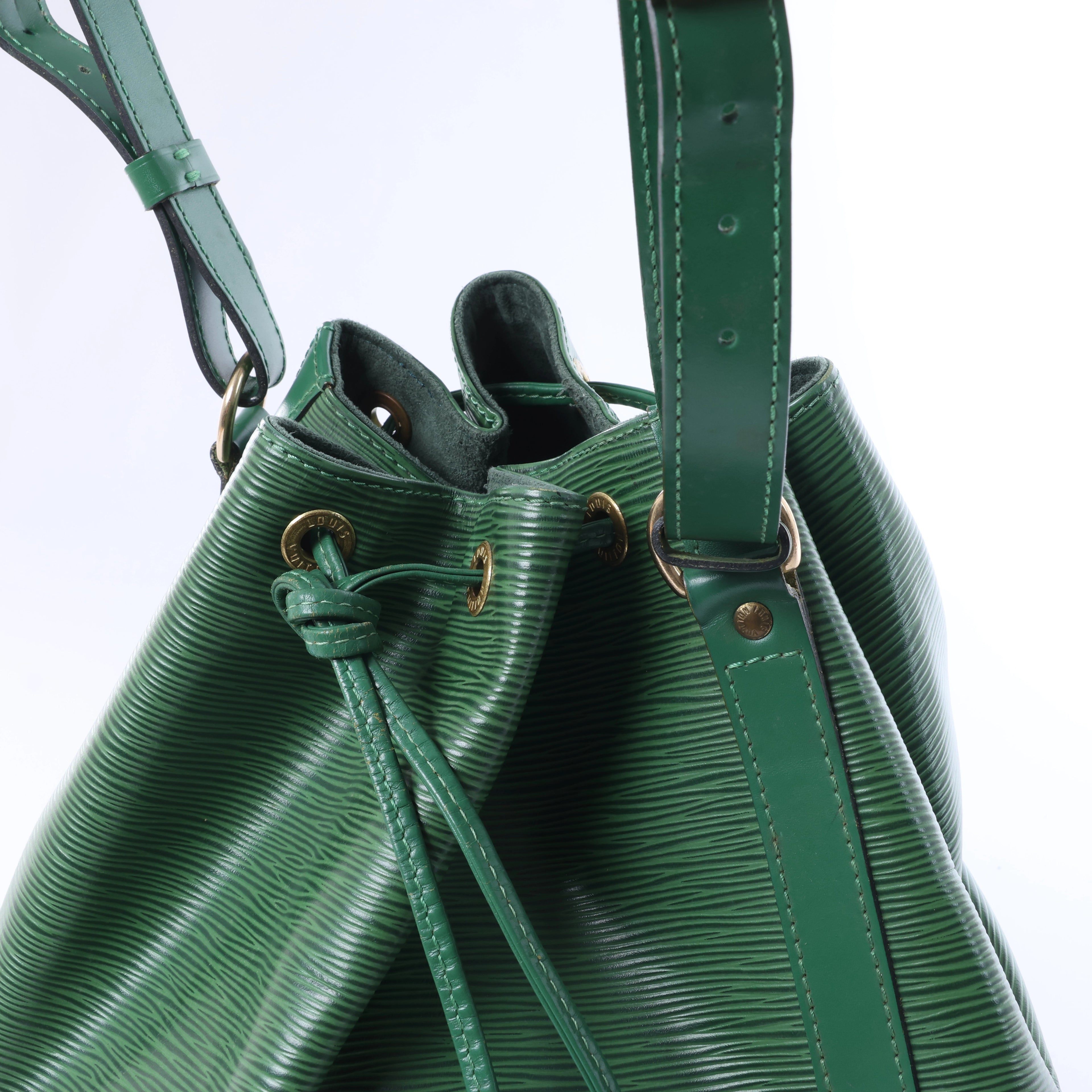 Louis Vuitton Leather Epi Noe Shoulder Bag in Green