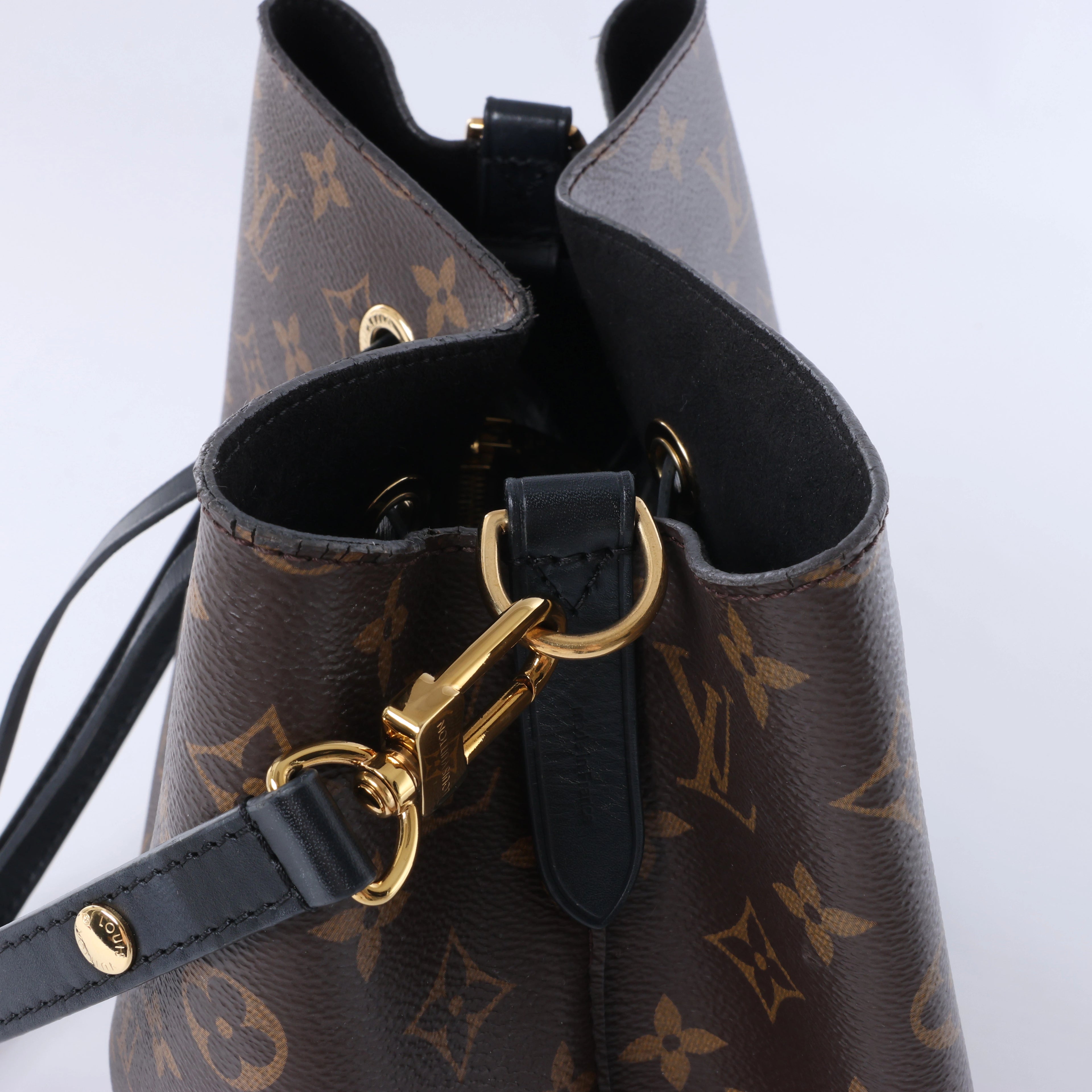 Bolso de hombro Louis Vuitton Neonoe Monogram LOVE LOCK en marrón M44369