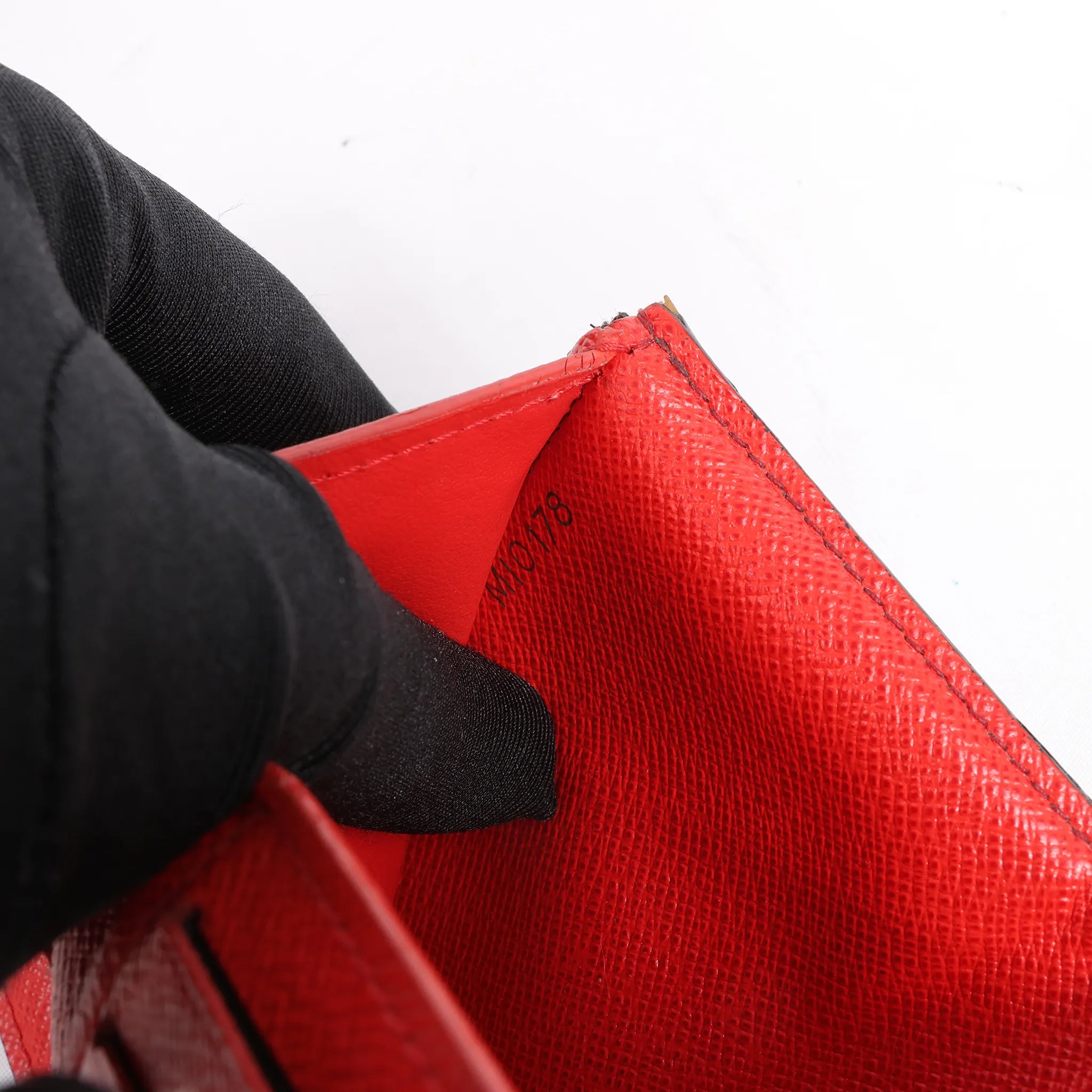 Cartera Louis Vuitton Monogram Victorine Lovely Bird en rojo M67244