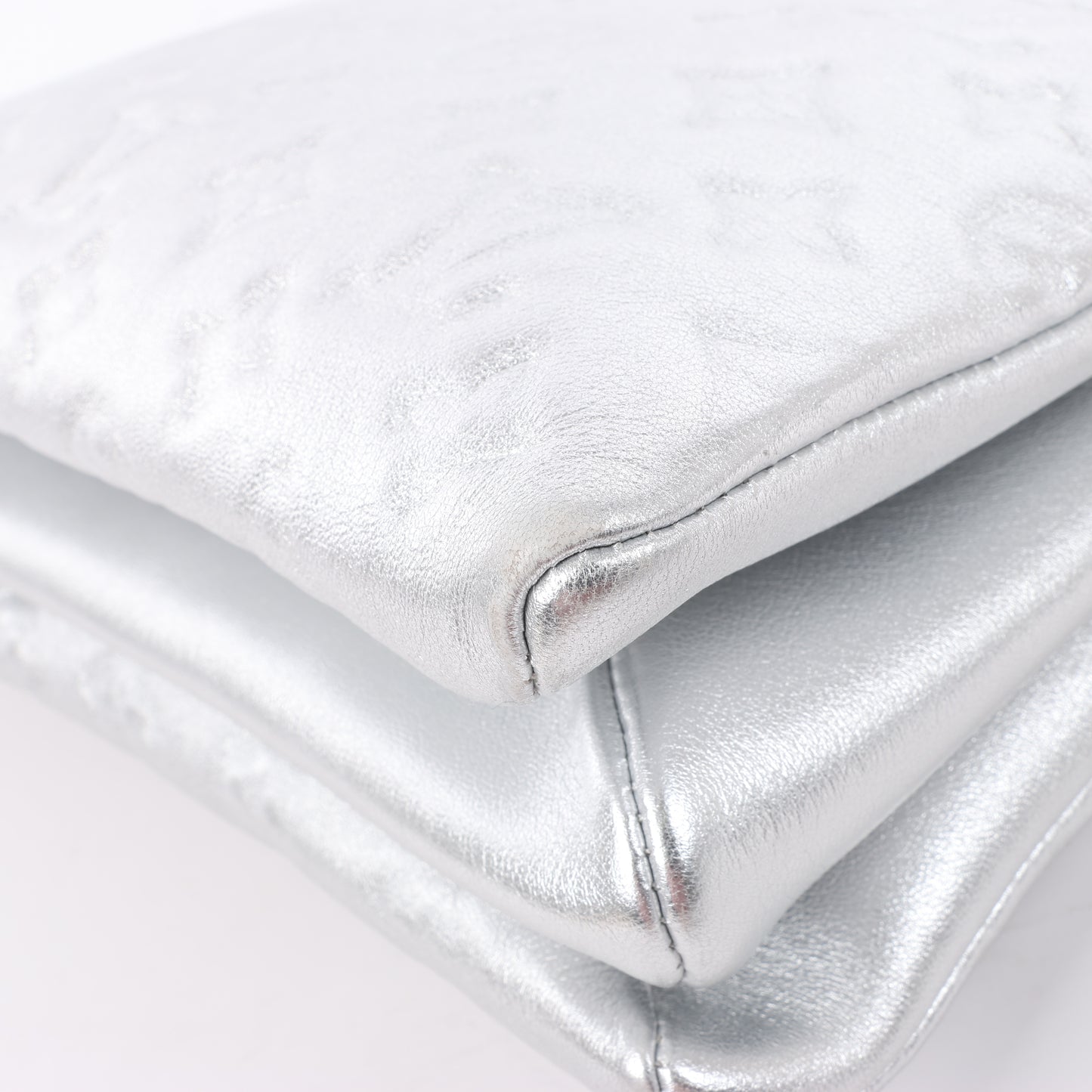 Sac à bandoulière Louis Vuitton Coussin PM double sens Monogram embossé argent M57913