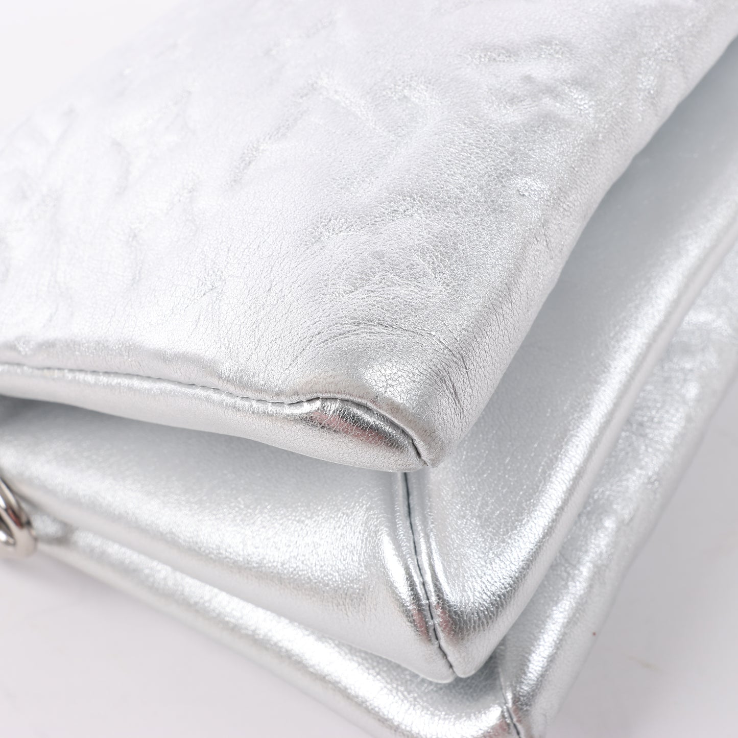 Sac à bandoulière Louis Vuitton Coussin PM double sens Monogram embossé argent M57913
