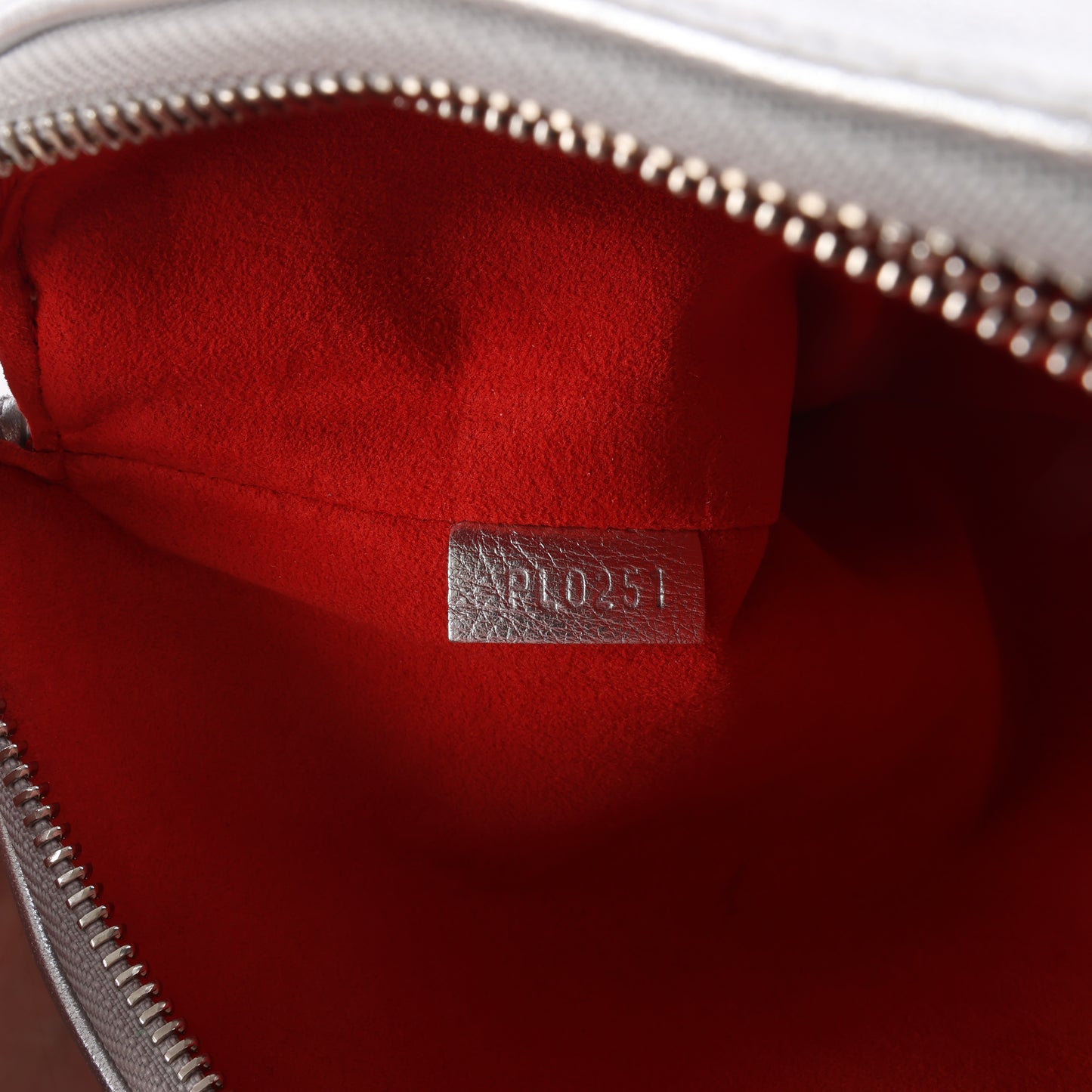 Sac à bandoulière Louis Vuitton Coussin PM double sens Monogram embossé argent M57913