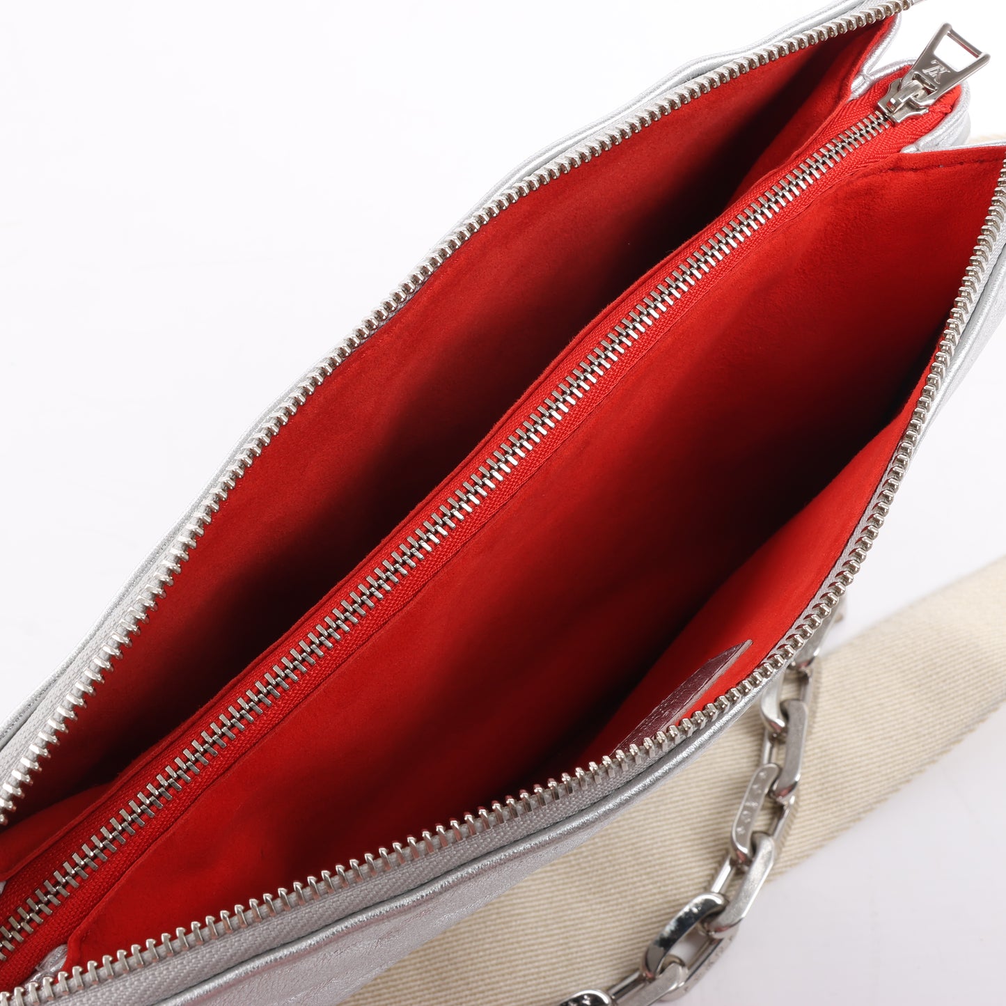 Sac à bandoulière Louis Vuitton Coussin PM double sens Monogram embossé argent M57913