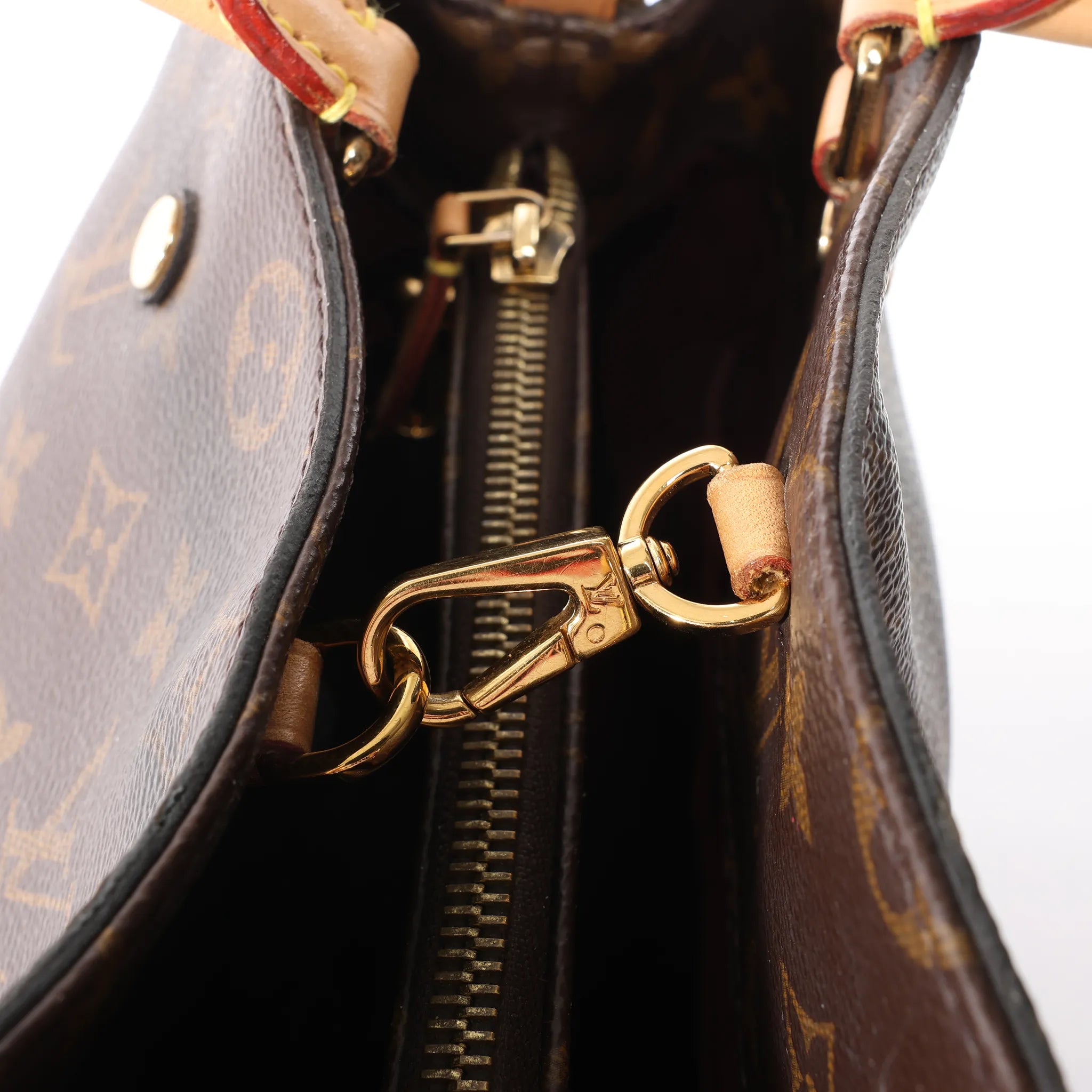 Louis Vuitton Montaigne MM Monogram Canvas Handbag in Brown M41056