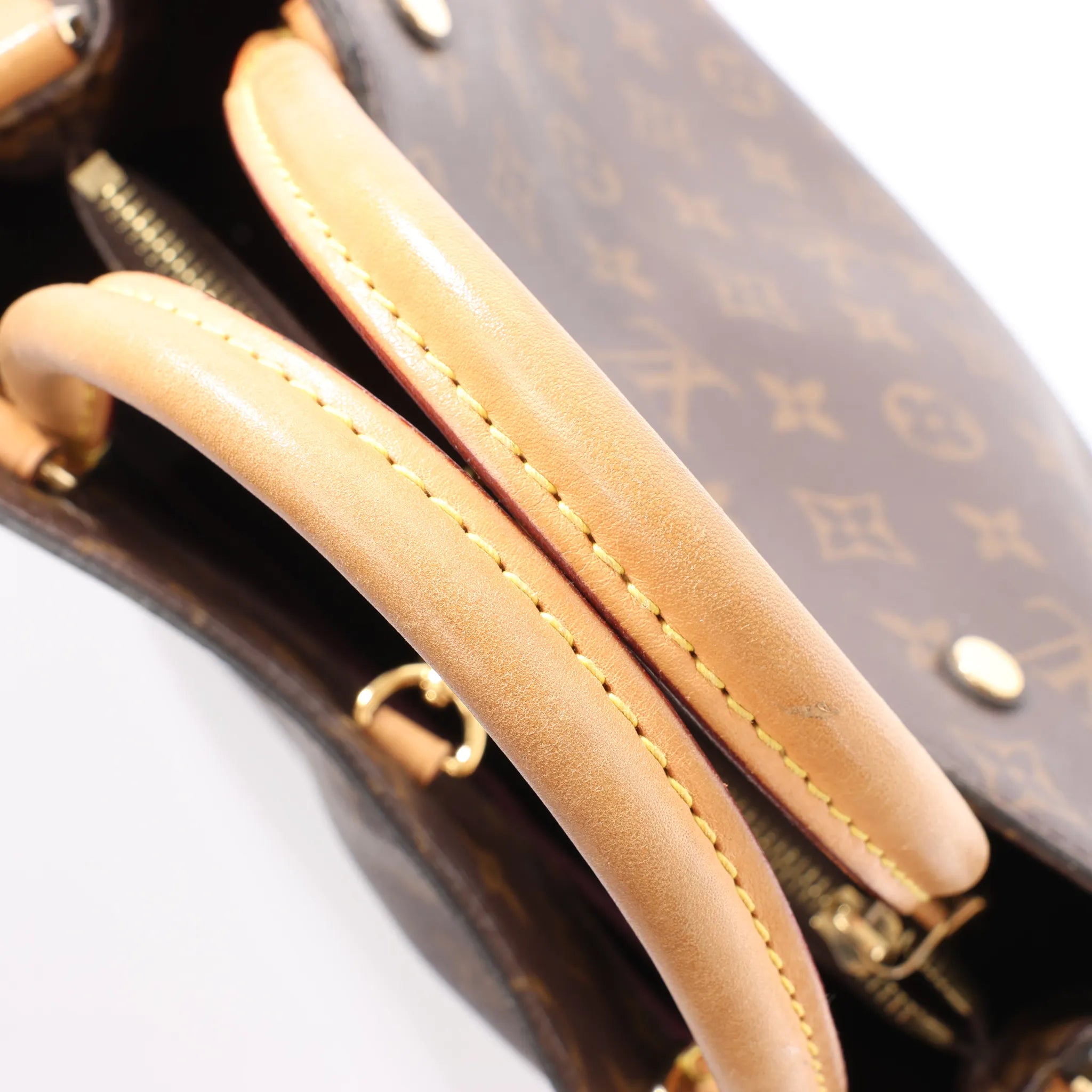 Louis Vuitton Montaigne MM Monogram Canvas Handbag in Brown M41056