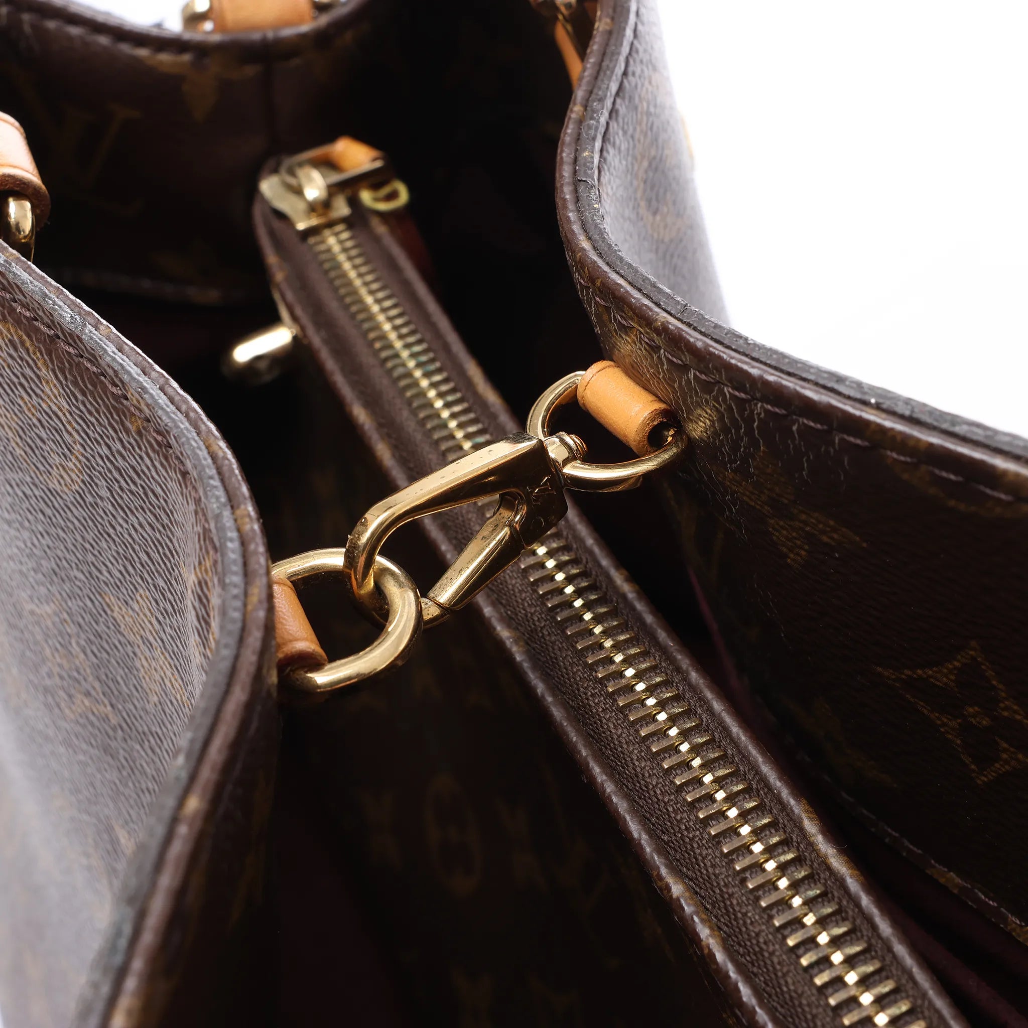 Louis Vuitton Montaigne MM Monogram Canvas 2Way Handbag in Brown M41056