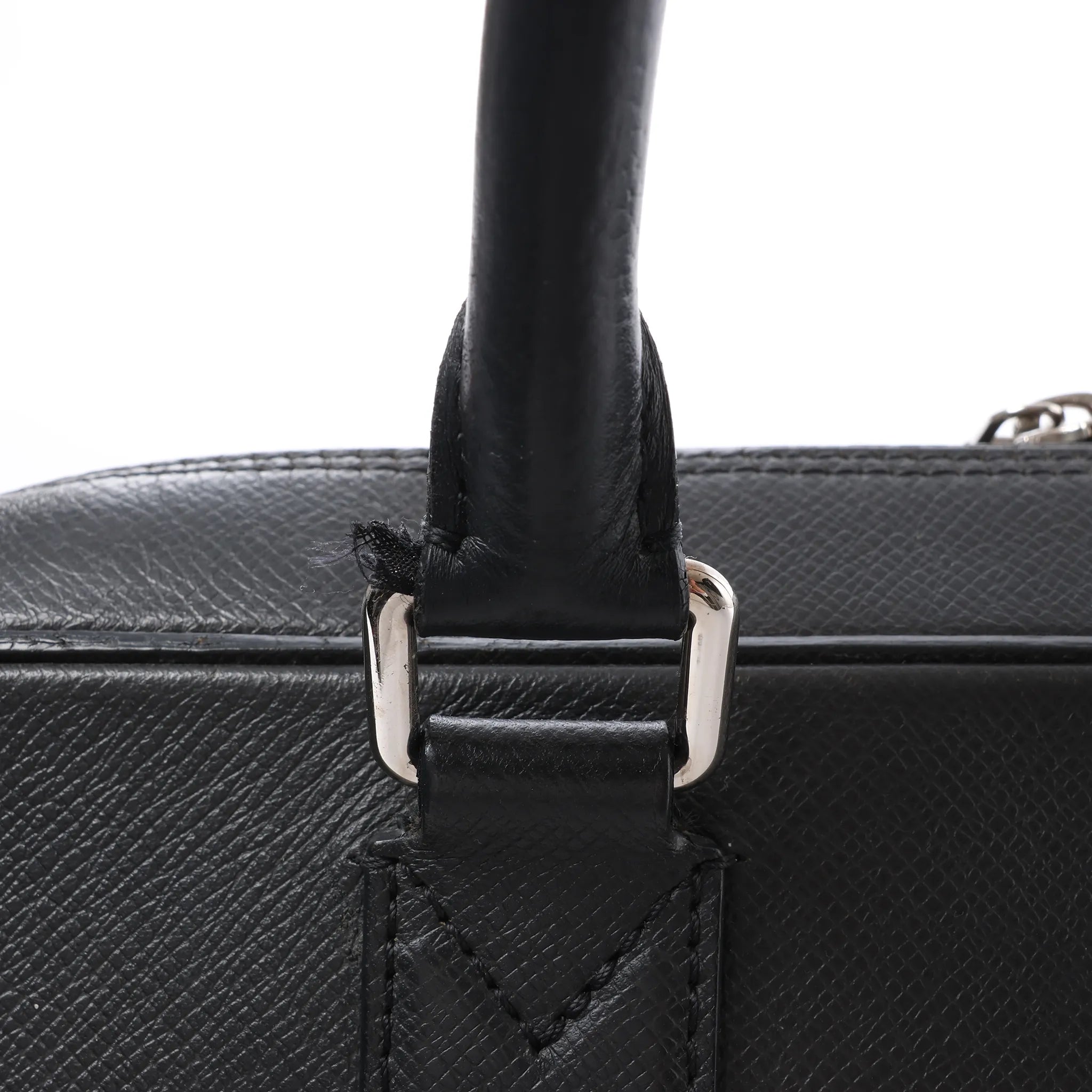 Louis Vuitton Neoigor Taiga Leather Handbag in Black M32782