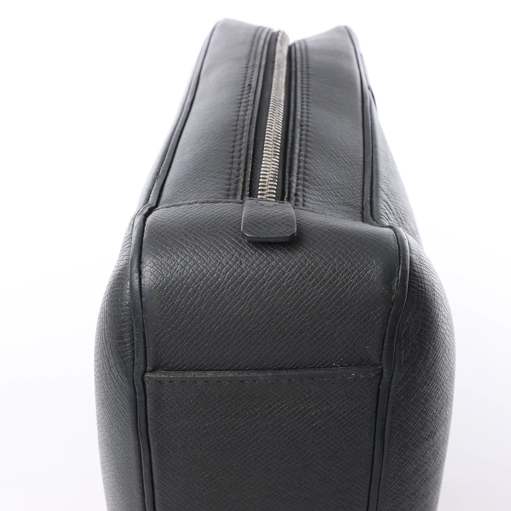 Louis Vuitton Neoigor Taiga Leather Handbag in Black M32782