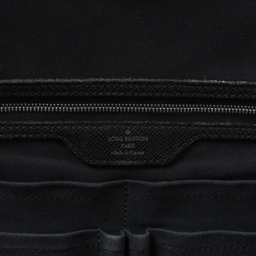 Louis Vuitton Neoigor Taiga Leather Handbag in Black M32782