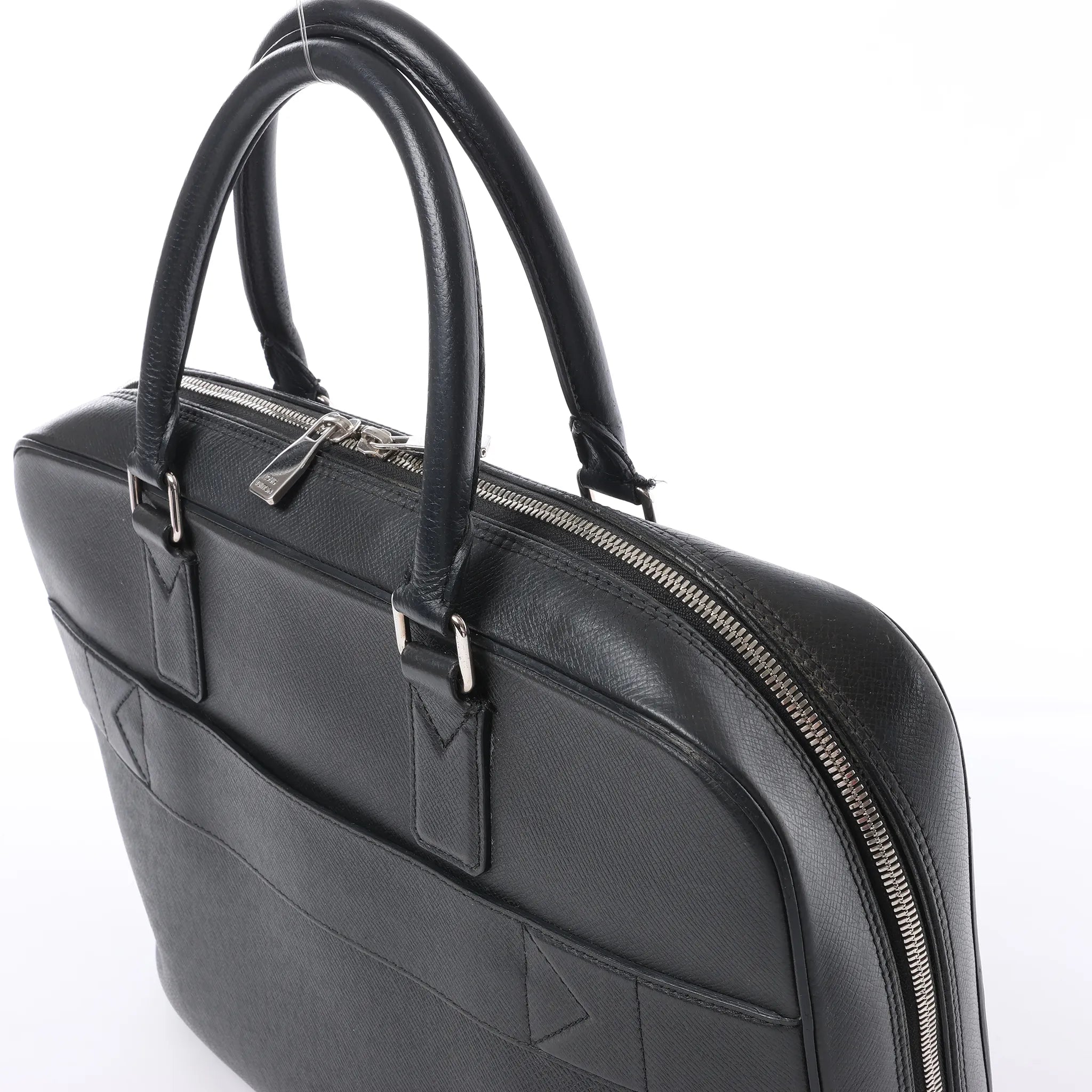 Louis Vuitton Neoigor Taiga Leather Handbag in Black M32782