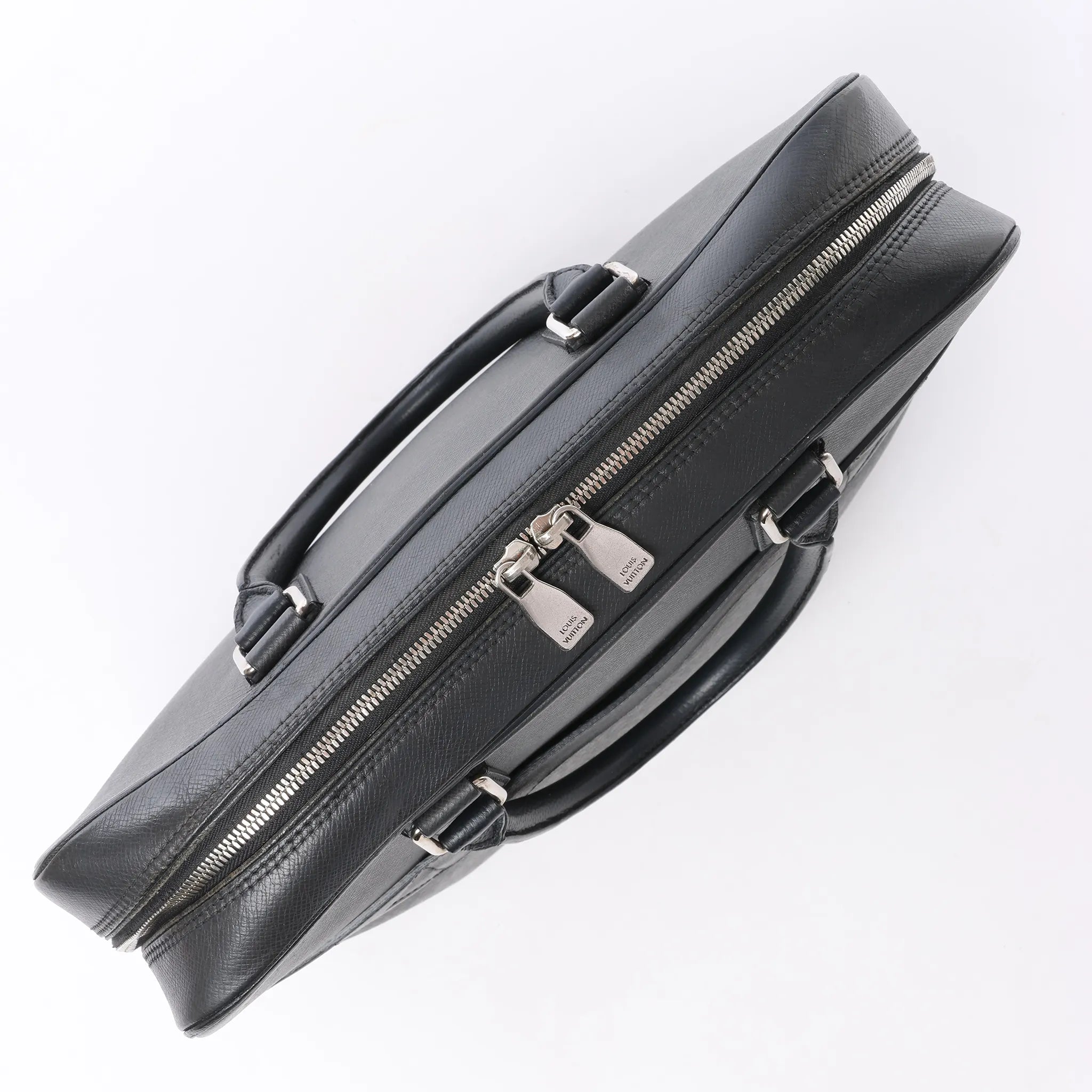 Louis Vuitton Neoigor Taiga Leather Handbag in Black M32782