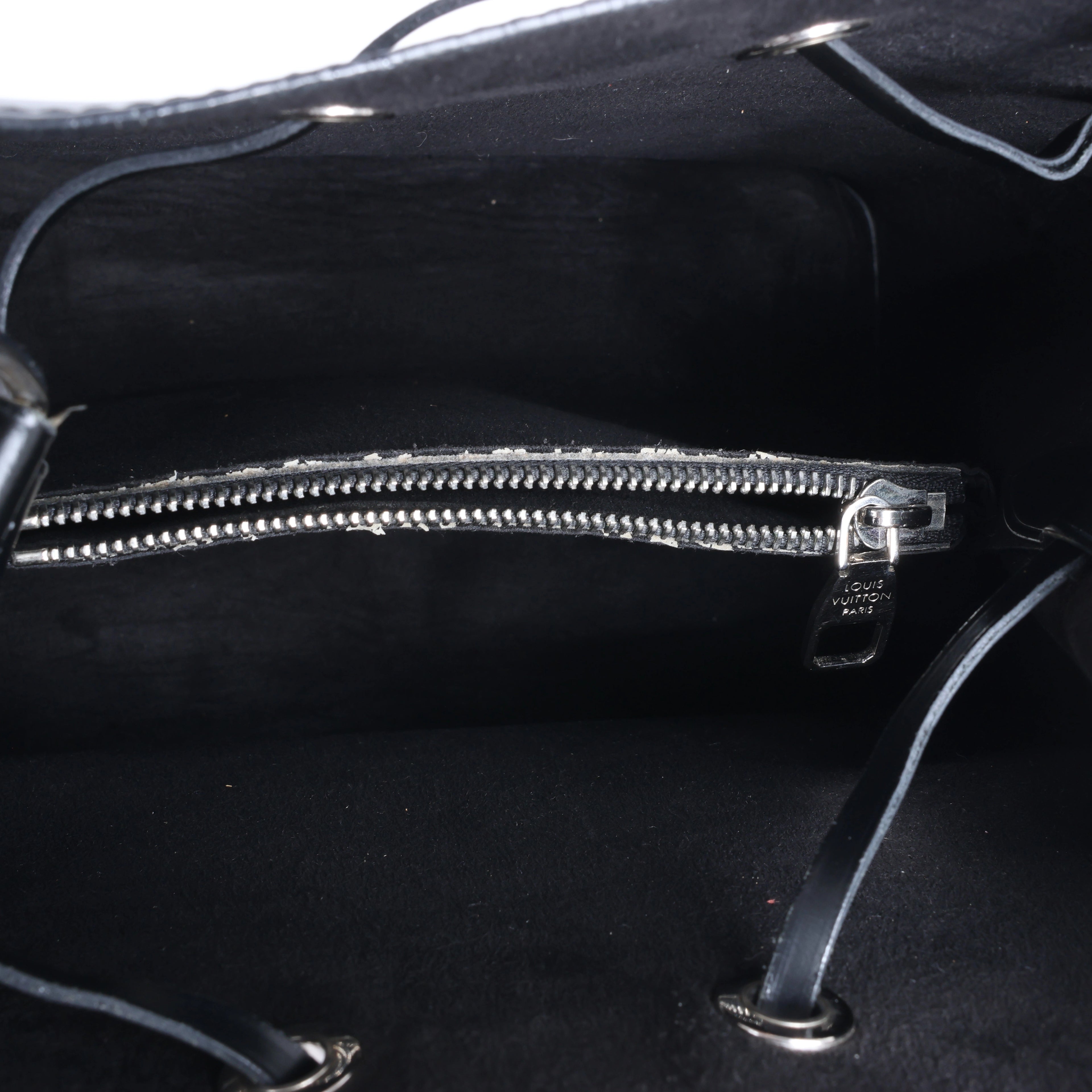 Louis Vuitton NeoNoe Epi Leather Shoulder Bag in Black M54366
