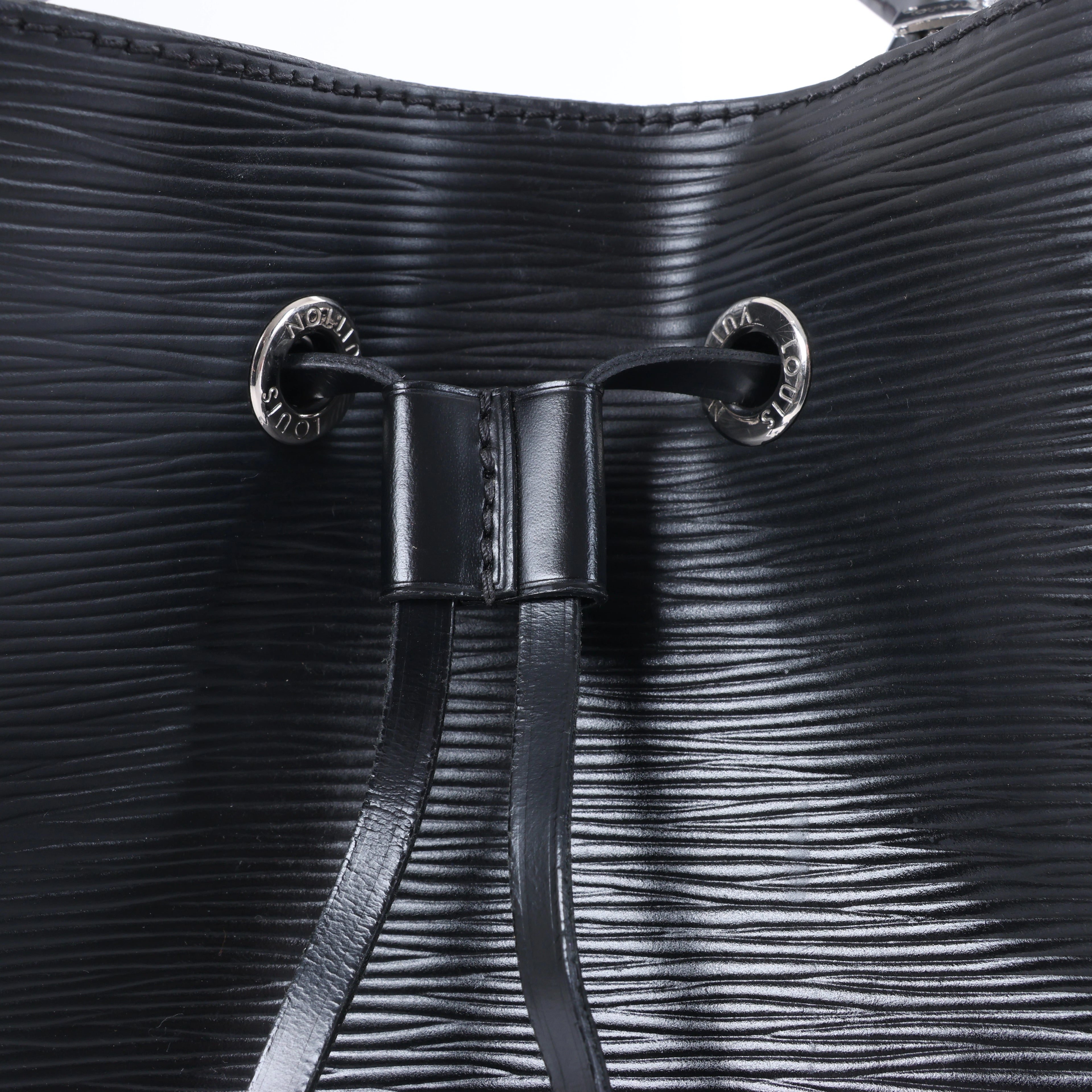 Louis Vuitton NeoNoe Epi Leather Shoulder Bag in Black M54366