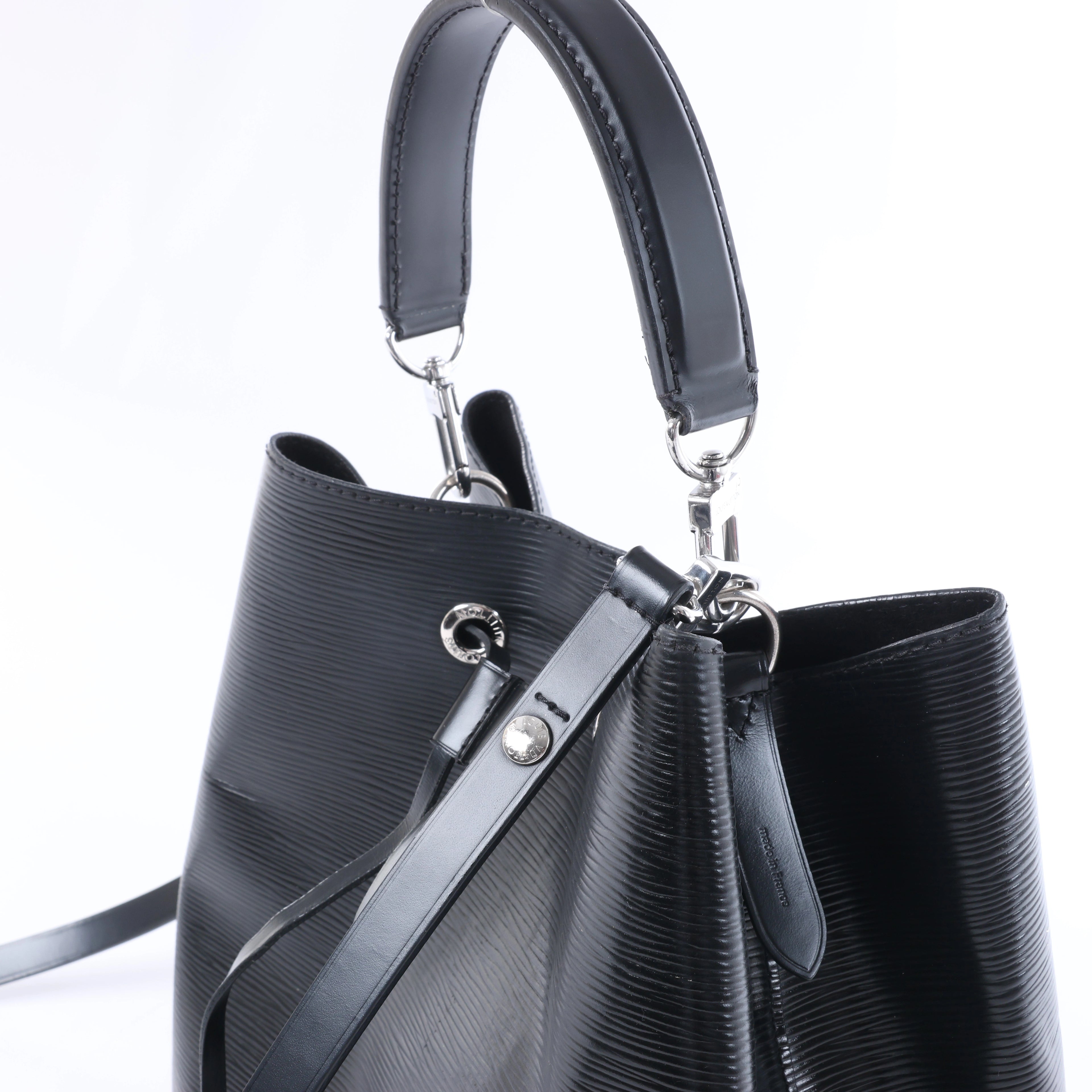 Louis Vuitton NeoNoe Epi Leather Shoulder Bag in Black M54366