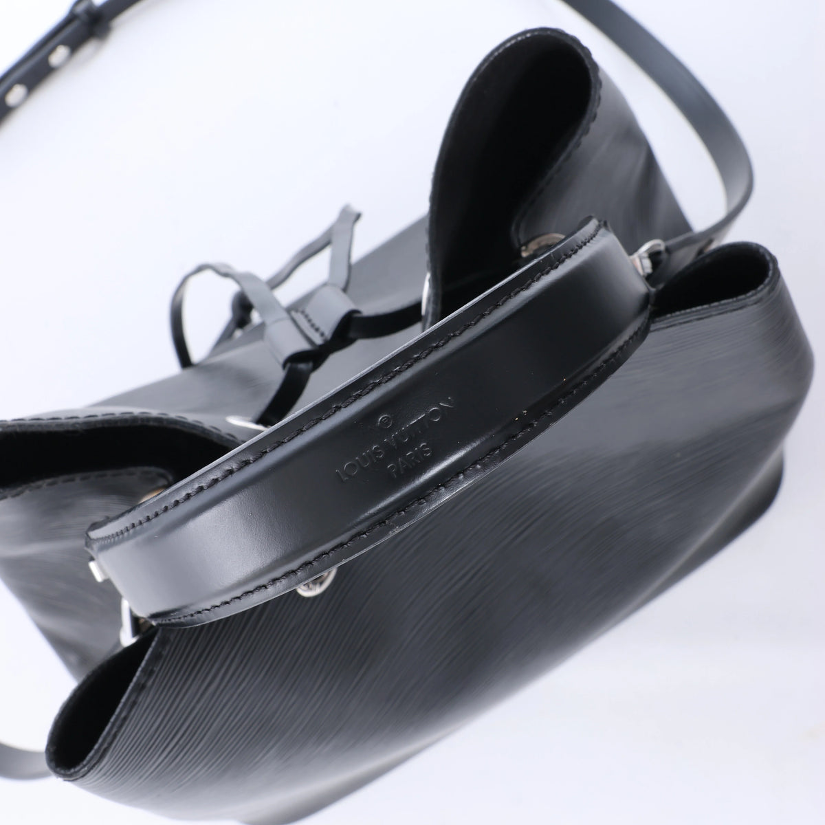 Louis Vuitton NeoNoe Epi Leather Shoulder Bag in Black M54366
