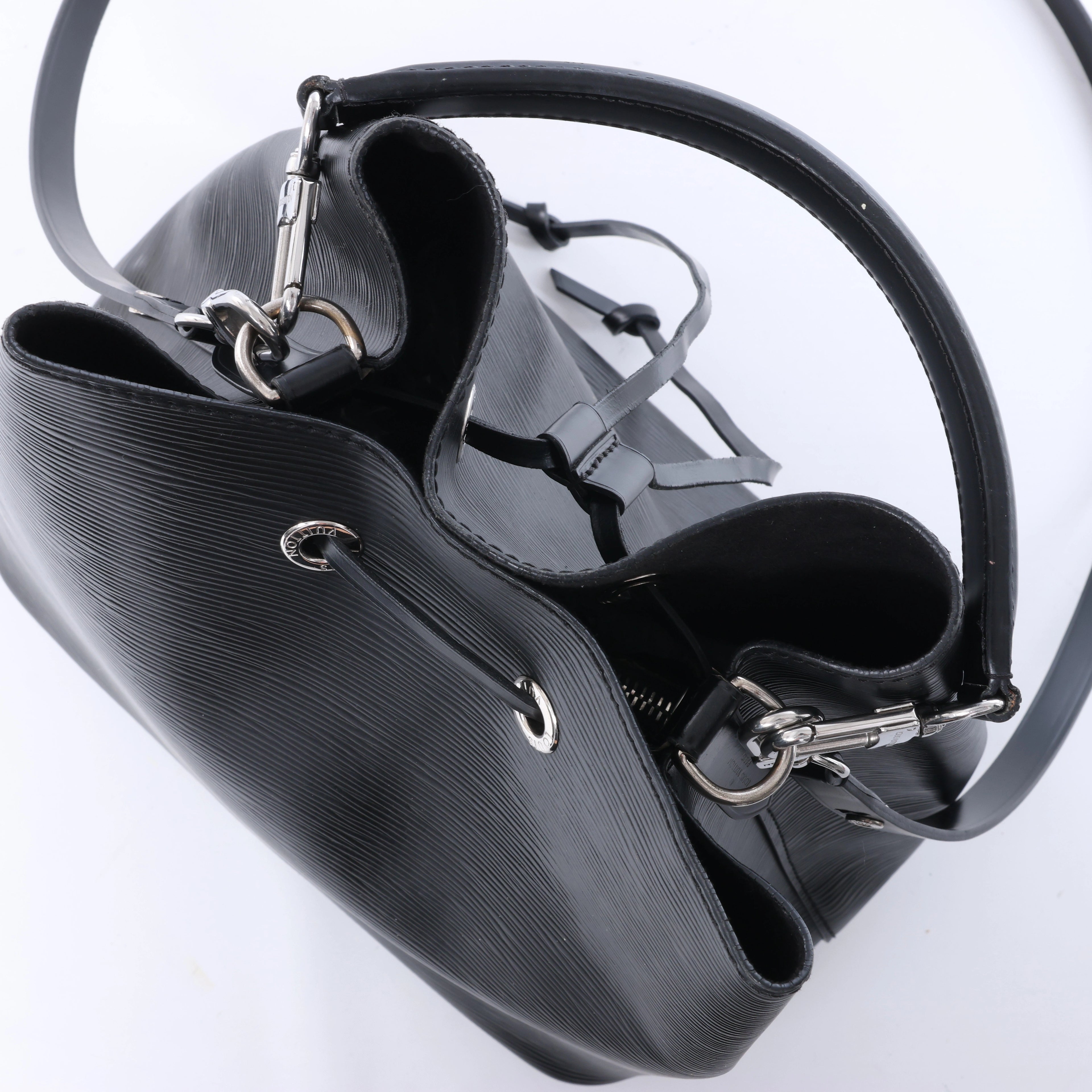 Louis Vuitton NeoNoe Epi Leather Shoulder Bag in Black M54366