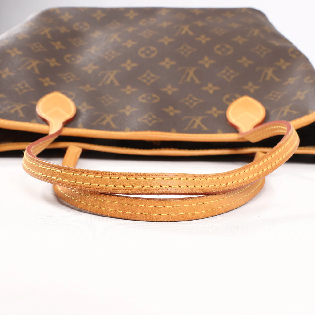 Louis Vuitton Monogram Neverfull MM Shoulder Bag in Brown M40156