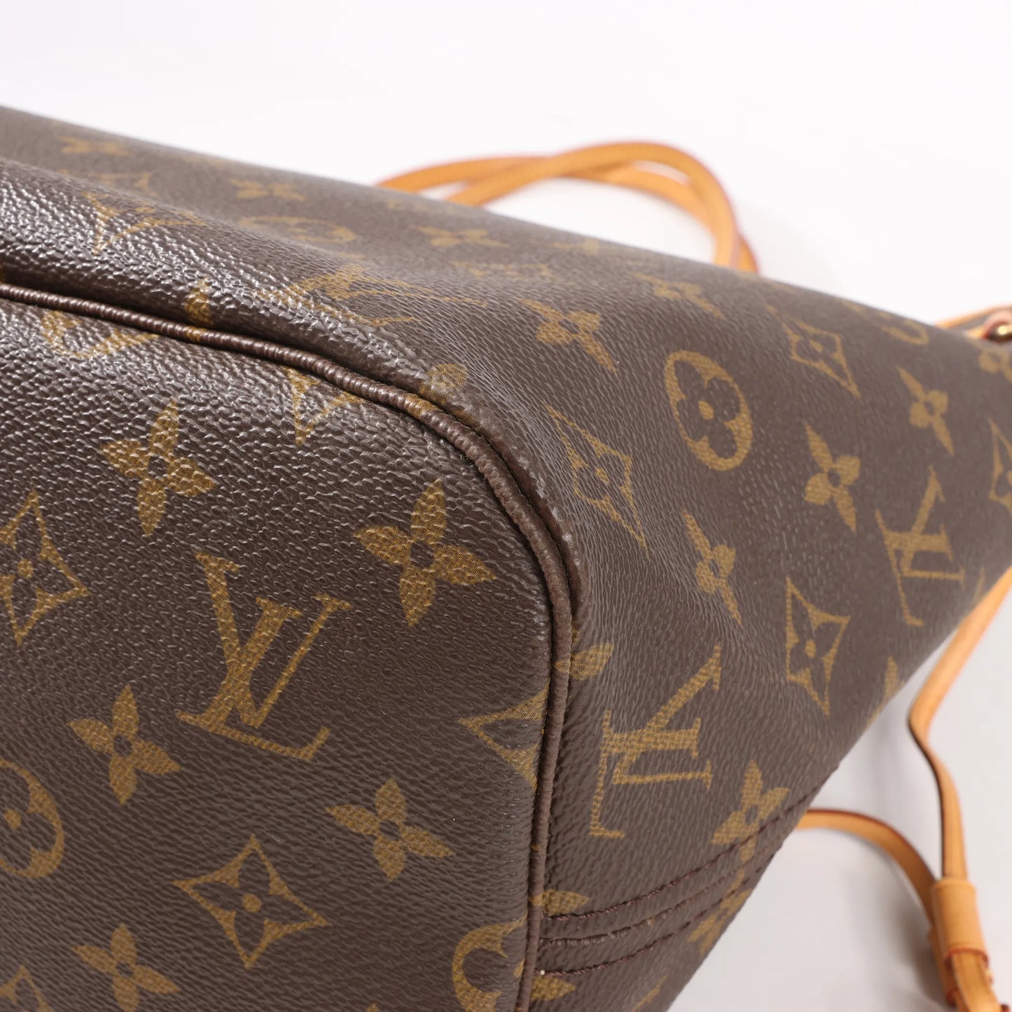 Louis Vuitton Monogram Neverfull MM Shoulder Bag in Brown M40156