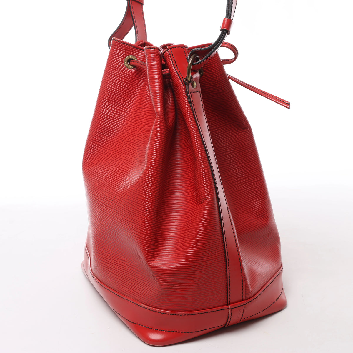 Louis Vuitton Noe Epi Leather Shoulder Bag in Red M44007