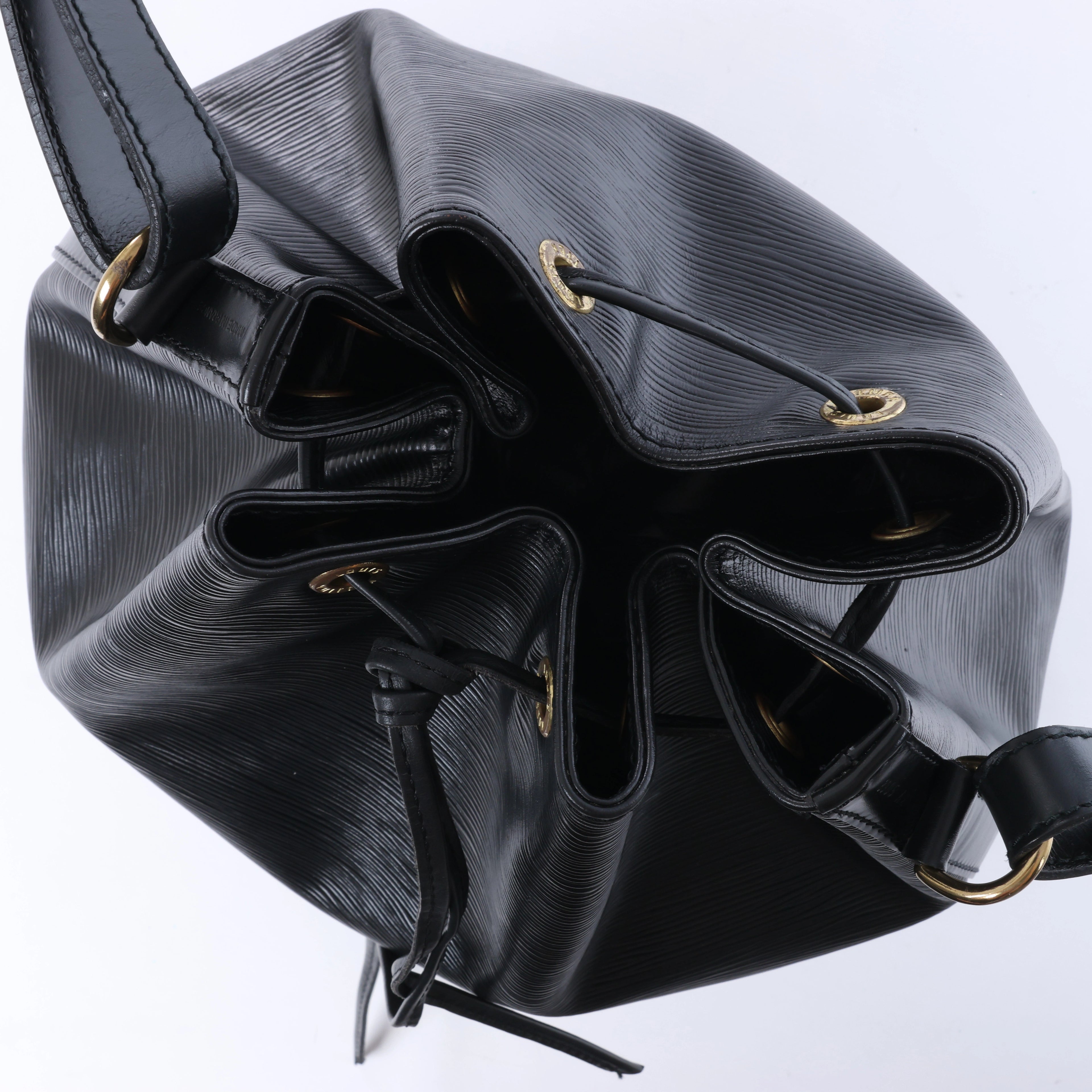 Louis Vuitton Noe Epi Leather Shoulder Bag in Black M59002