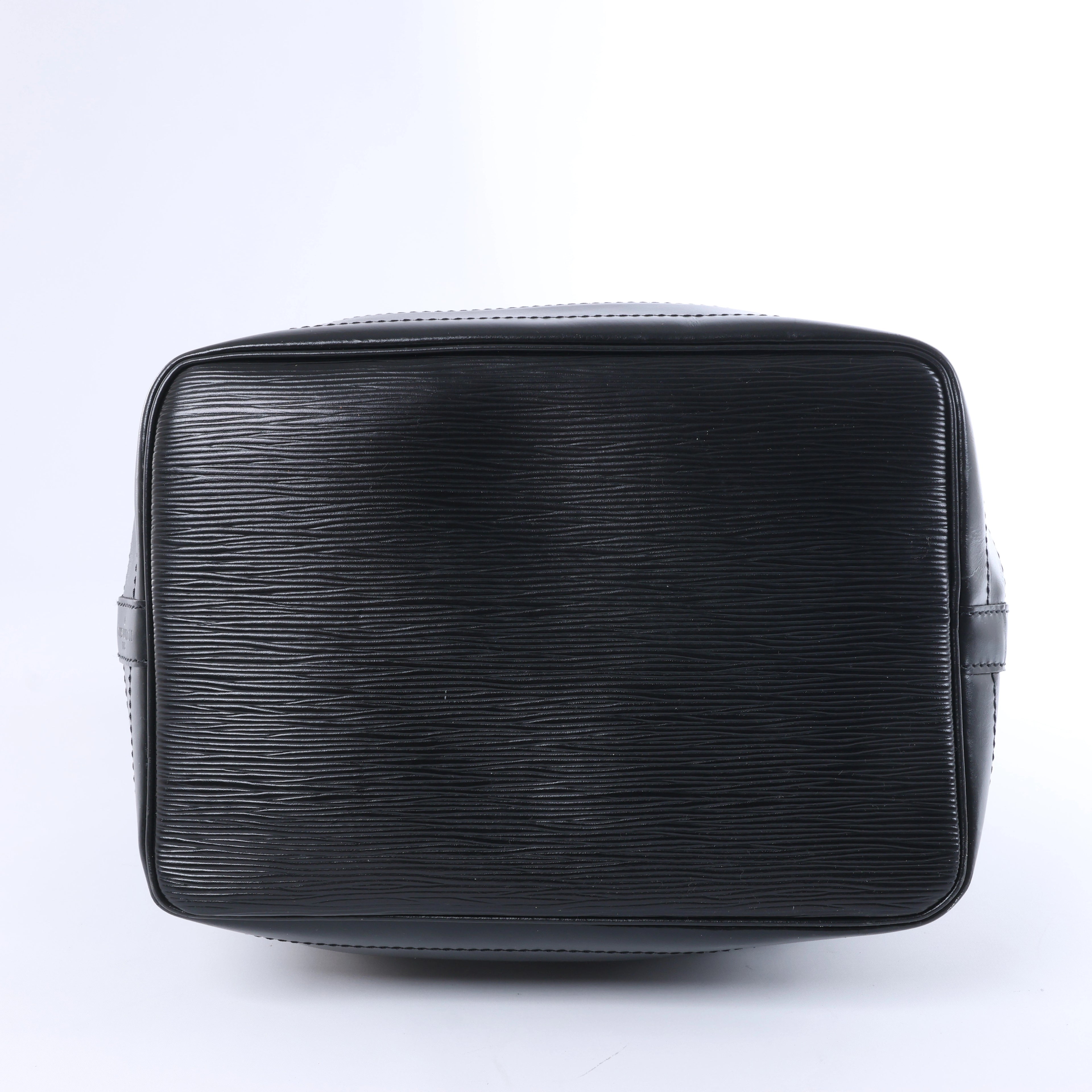 Louis Vuitton Noe Epi Leather Shoulder Bag in Black M59002