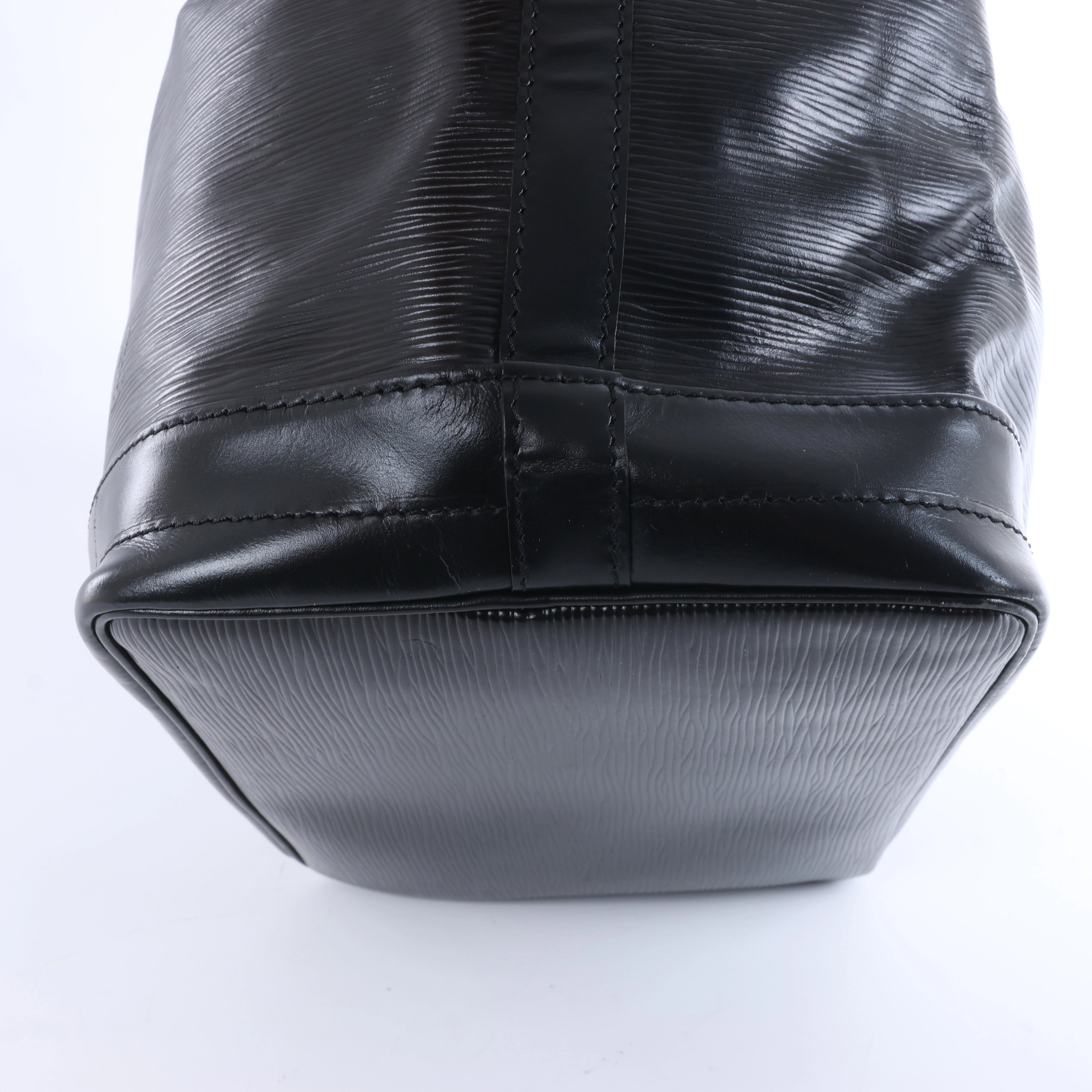 Louis Vuitton Noe Epi Leather Shoulder Bag in Black M59002