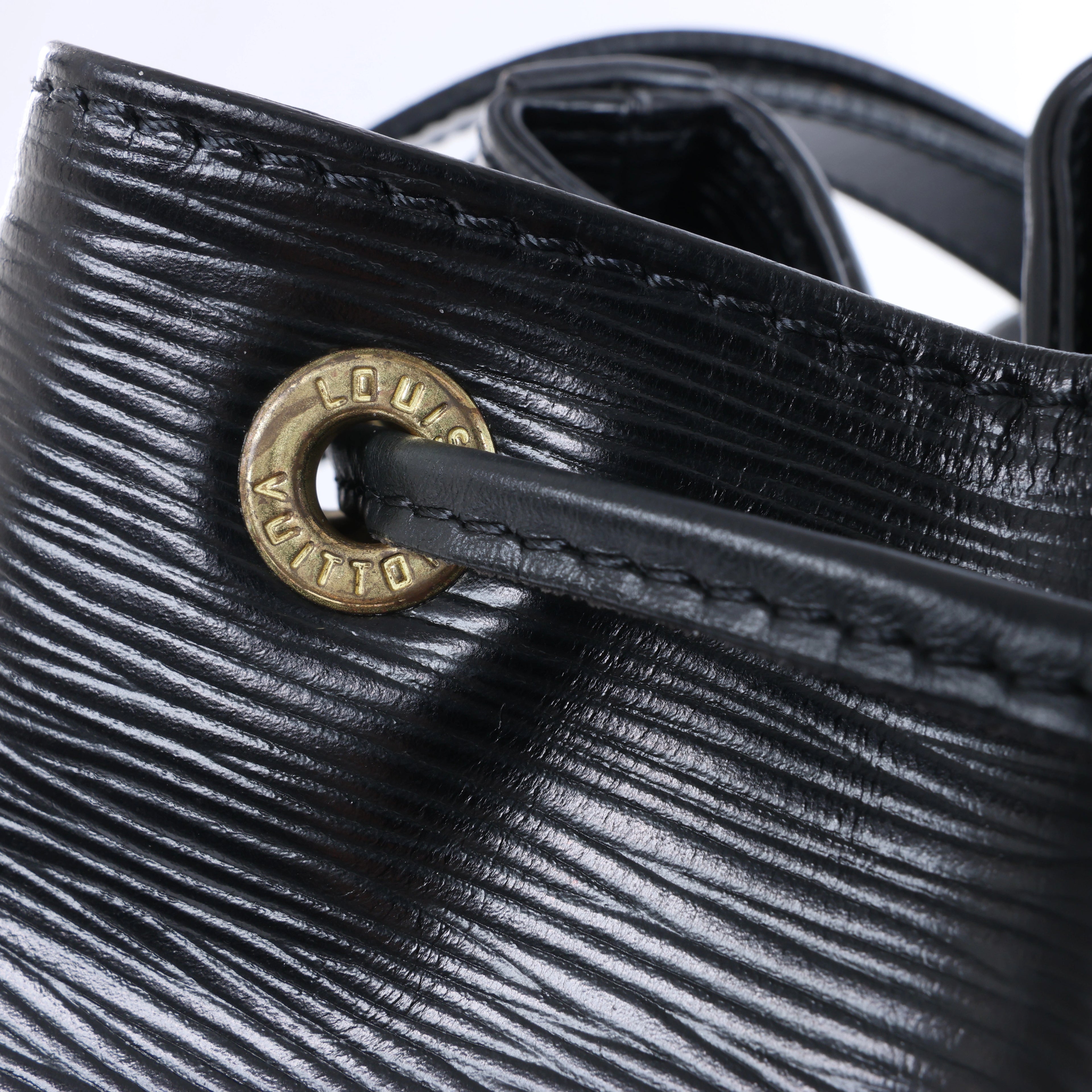 Louis Vuitton Noe Epi Leather Shoulder Bag in Black M59002