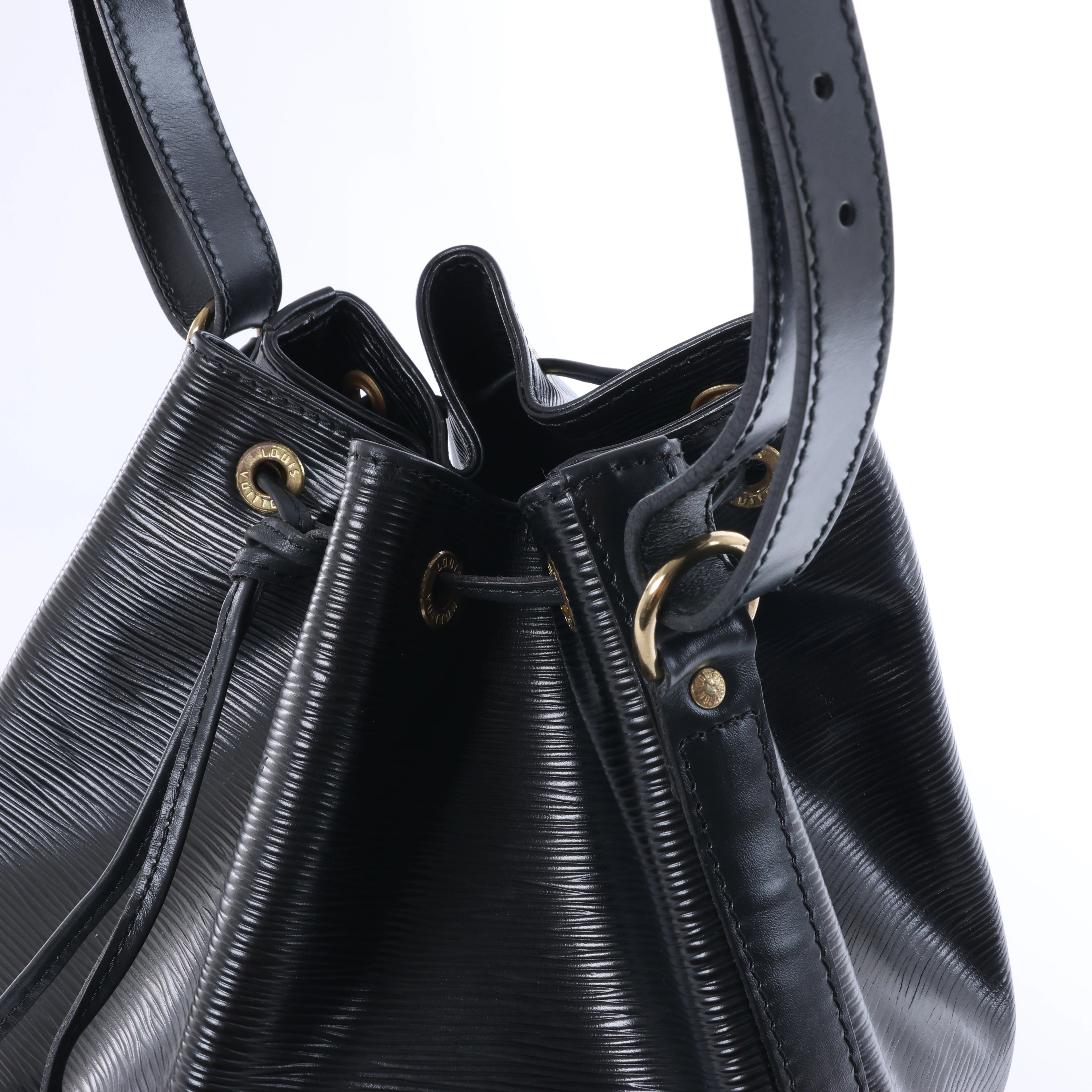 Louis Vuitton Noe Epi Leather Shoulder Bag in Black M59002