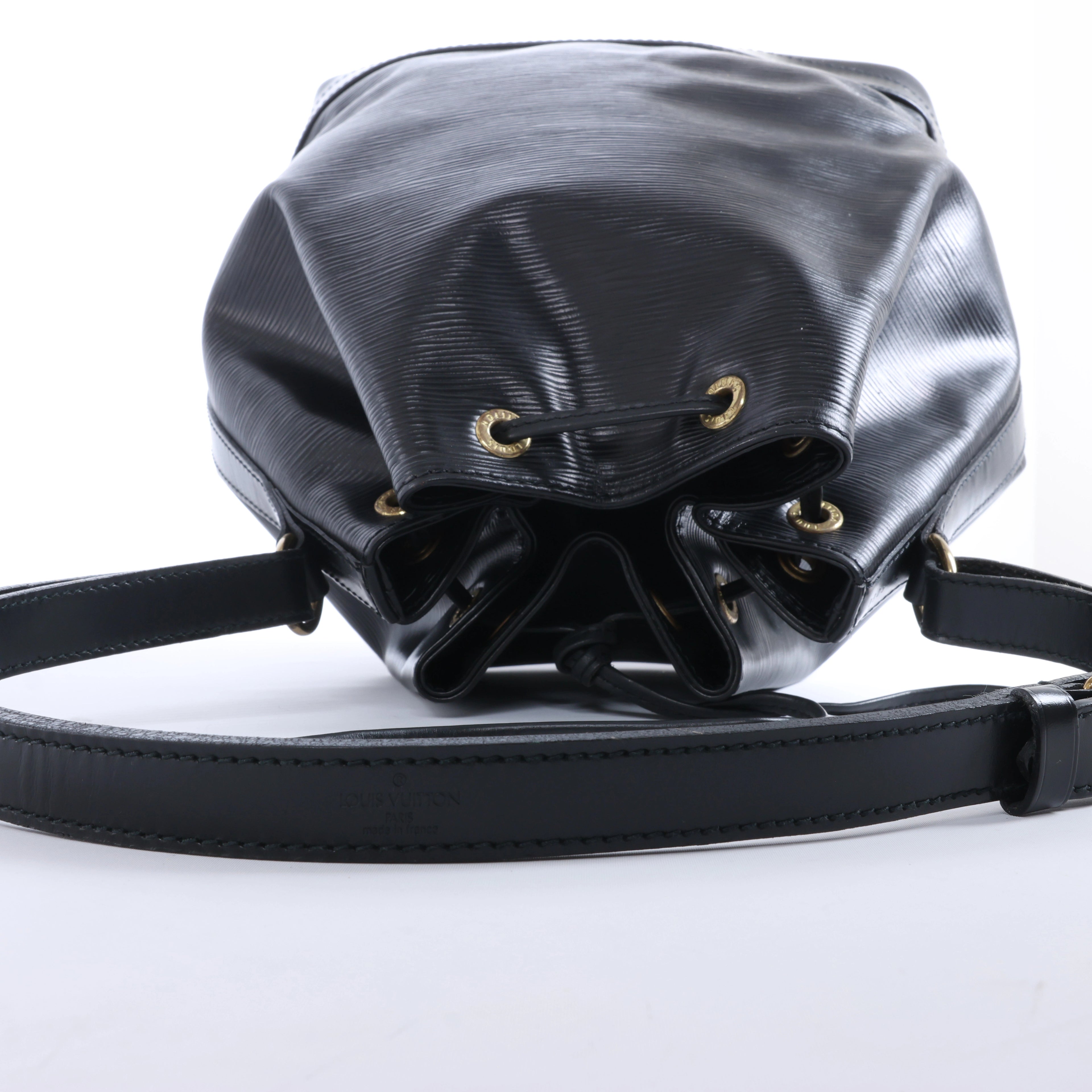 Louis Vuitton Noe Epi Leather Shoulder Bag in Black M59002