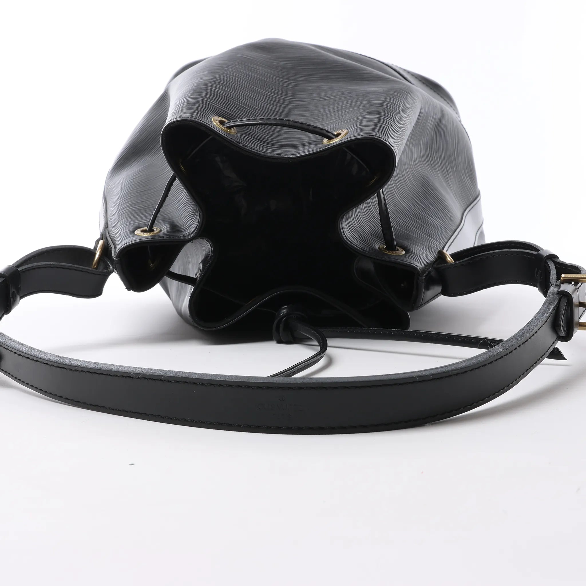 Louis Vuitton Noe Epi Leather Shoulder Bag in Black M59002
