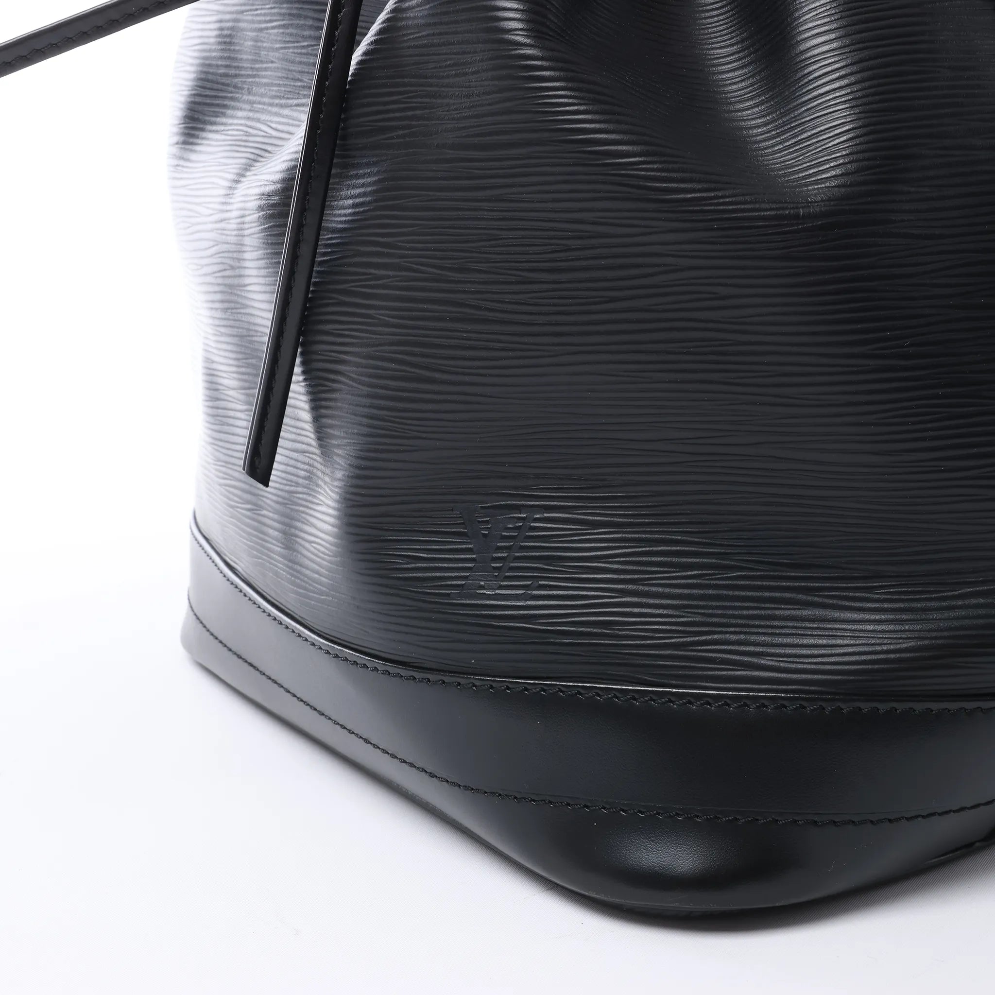 Louis Vuitton Noe Epi Leather Shoulder Bag in Black M59002