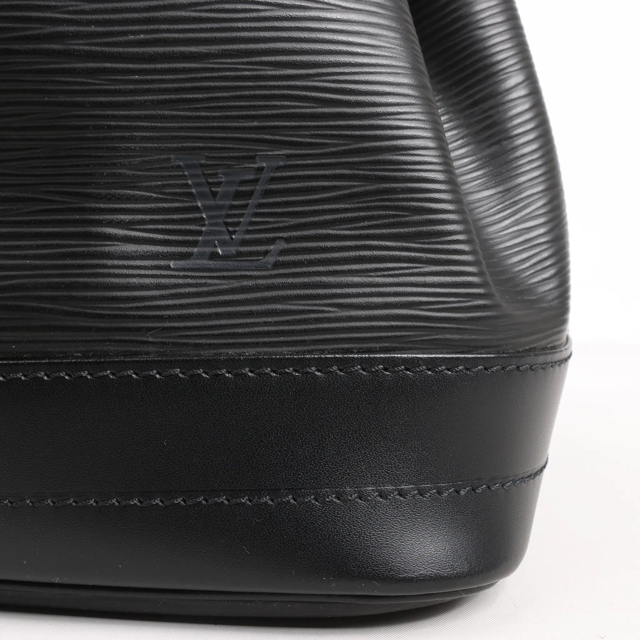 Louis Vuitton Noe Epi Leather Shoulder Bag in Black M59002
