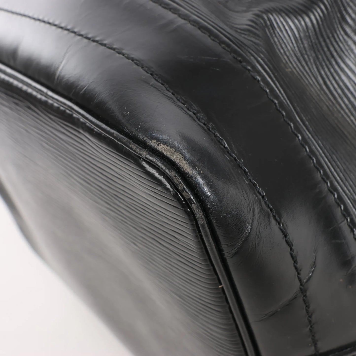 Louis Vuitton Noe Epi Leather Shoulder Bag in Black M59002