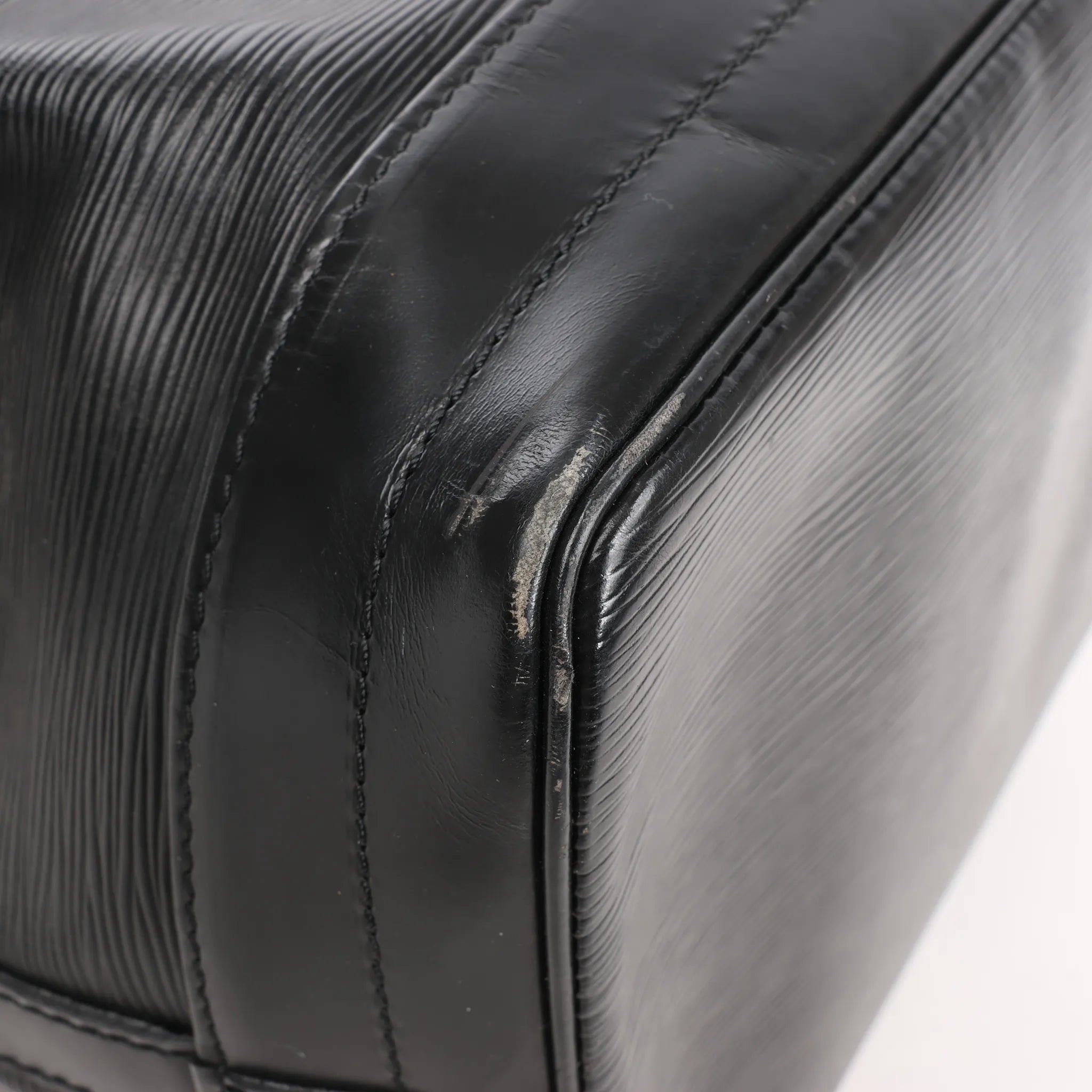 Louis Vuitton Noe Epi Leather Shoulder Bag in Black M59002