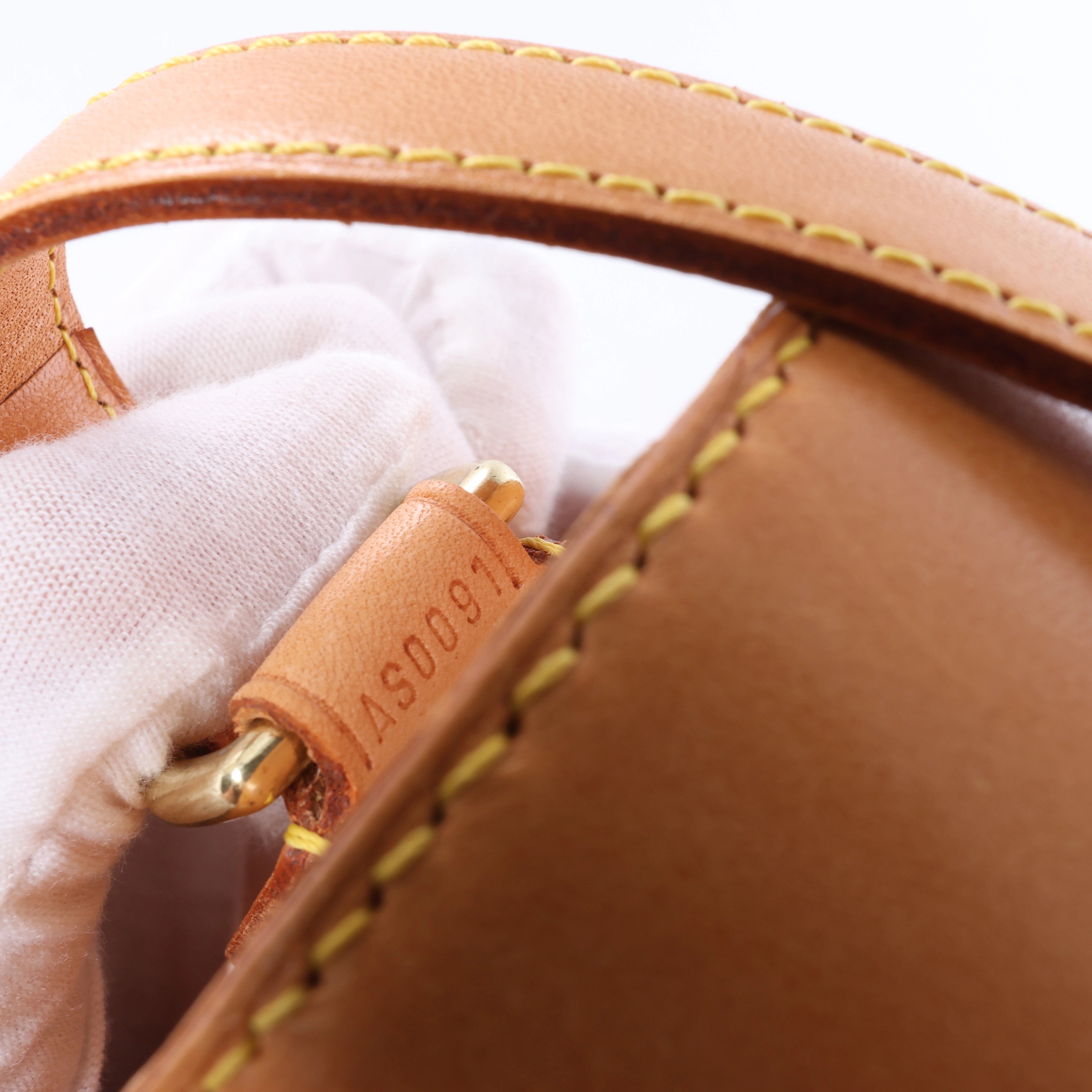 Louis Vuitton Nomad Wine Carrier Clutch in Brown M48110