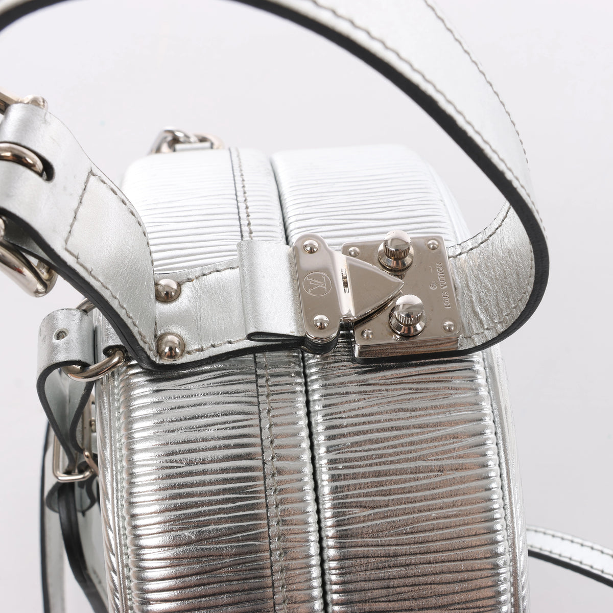 Louis Vuitton Petite Boite Chapeau Epi Leather Crossbody Bag in Silver M53074
