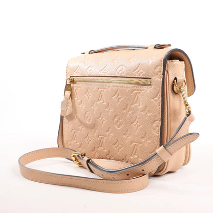 Louis Vuitton Pochette Metis MM Monogram Empreinte Sac à bandoulière en Rose M44300