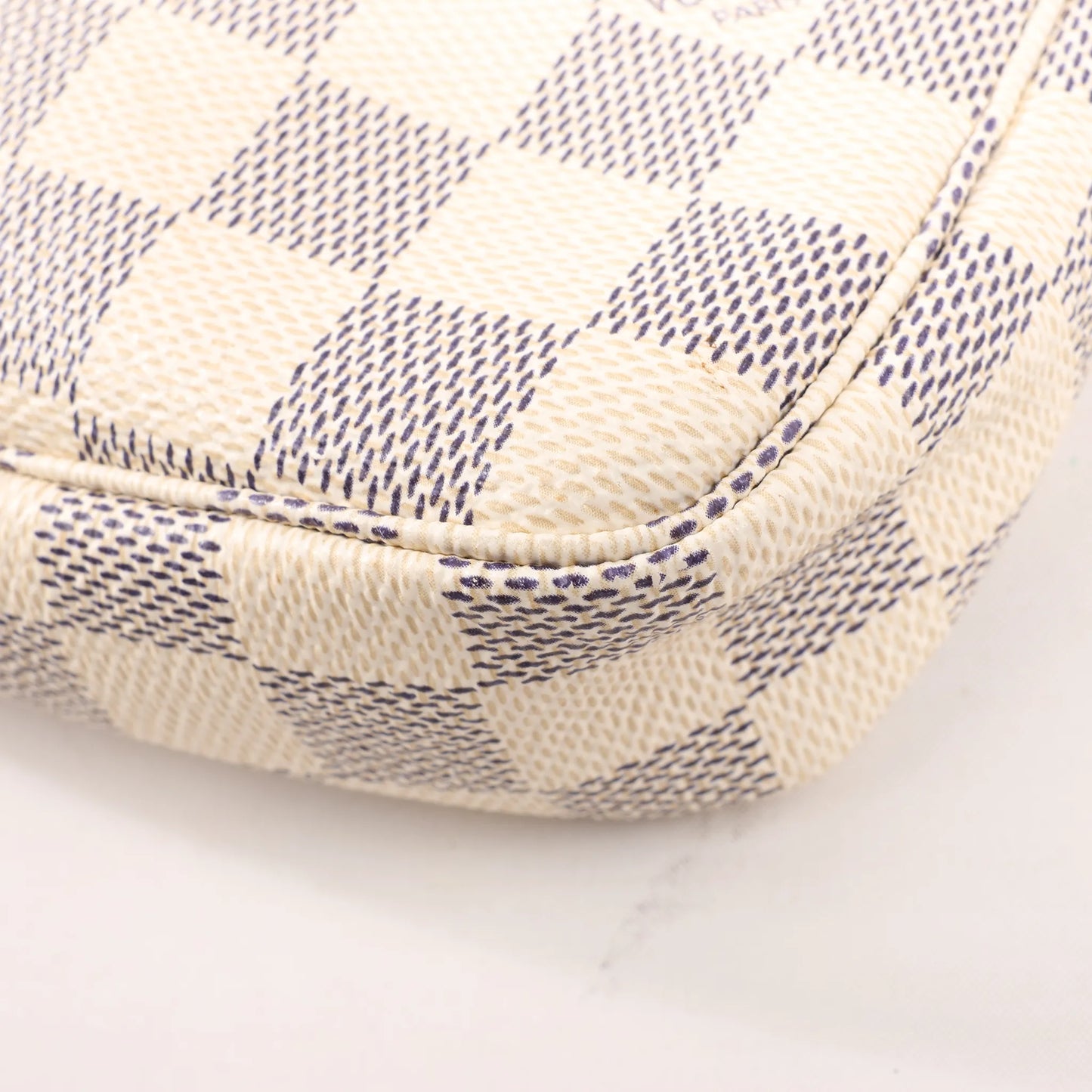 Louis Vuitton Damier Azur Pochette Accessoire Handbag in Beige N41207