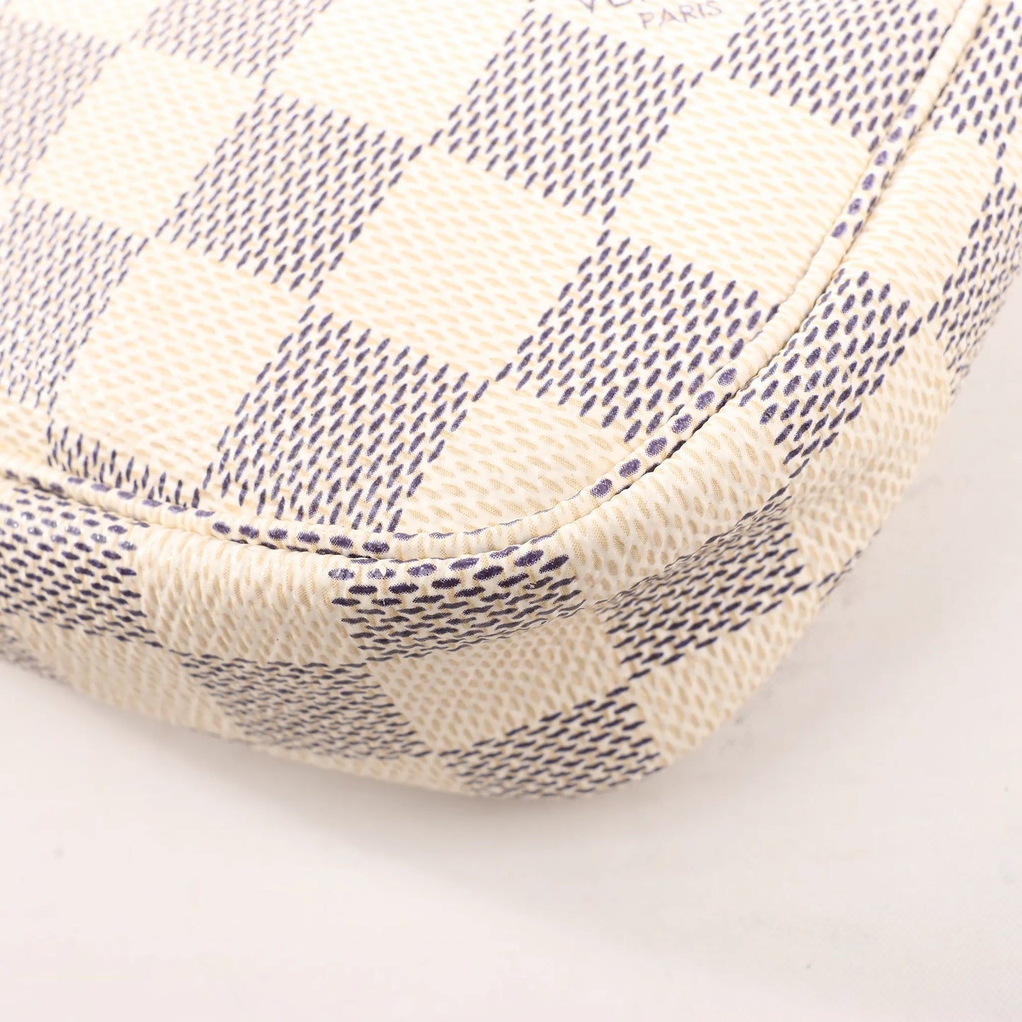 Louis Vuitton Damier Azur Pochette Accessoire Handbag in Beige N41207