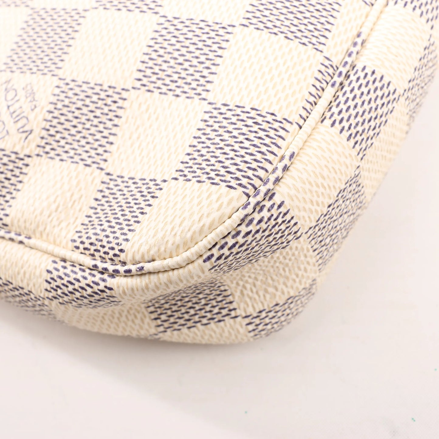 Louis Vuitton Damier Azur Pochette Accessoire Handbag in Beige N41207
