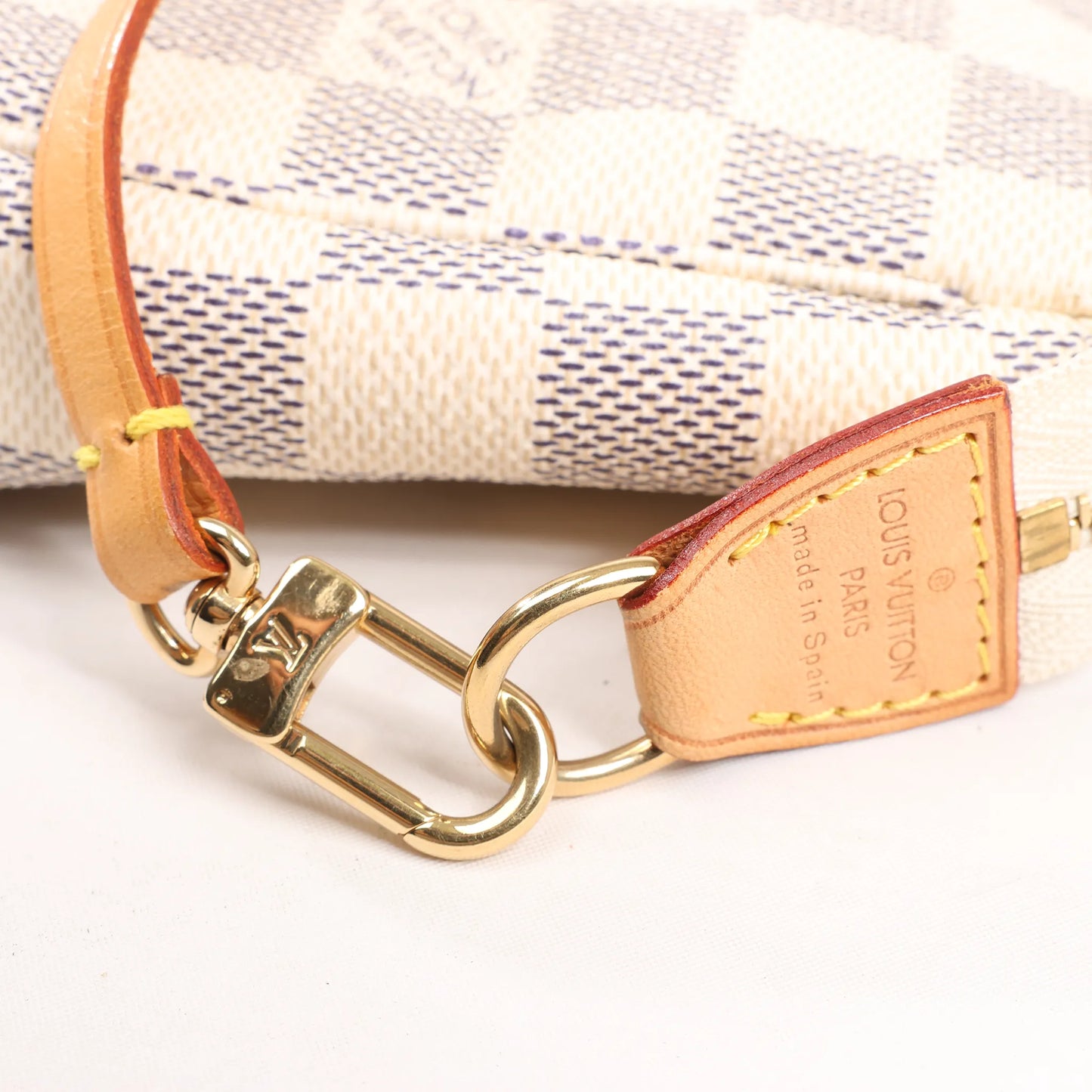 Louis Vuitton Damier Azur Pochette Accessoire Handbag in Beige N41207