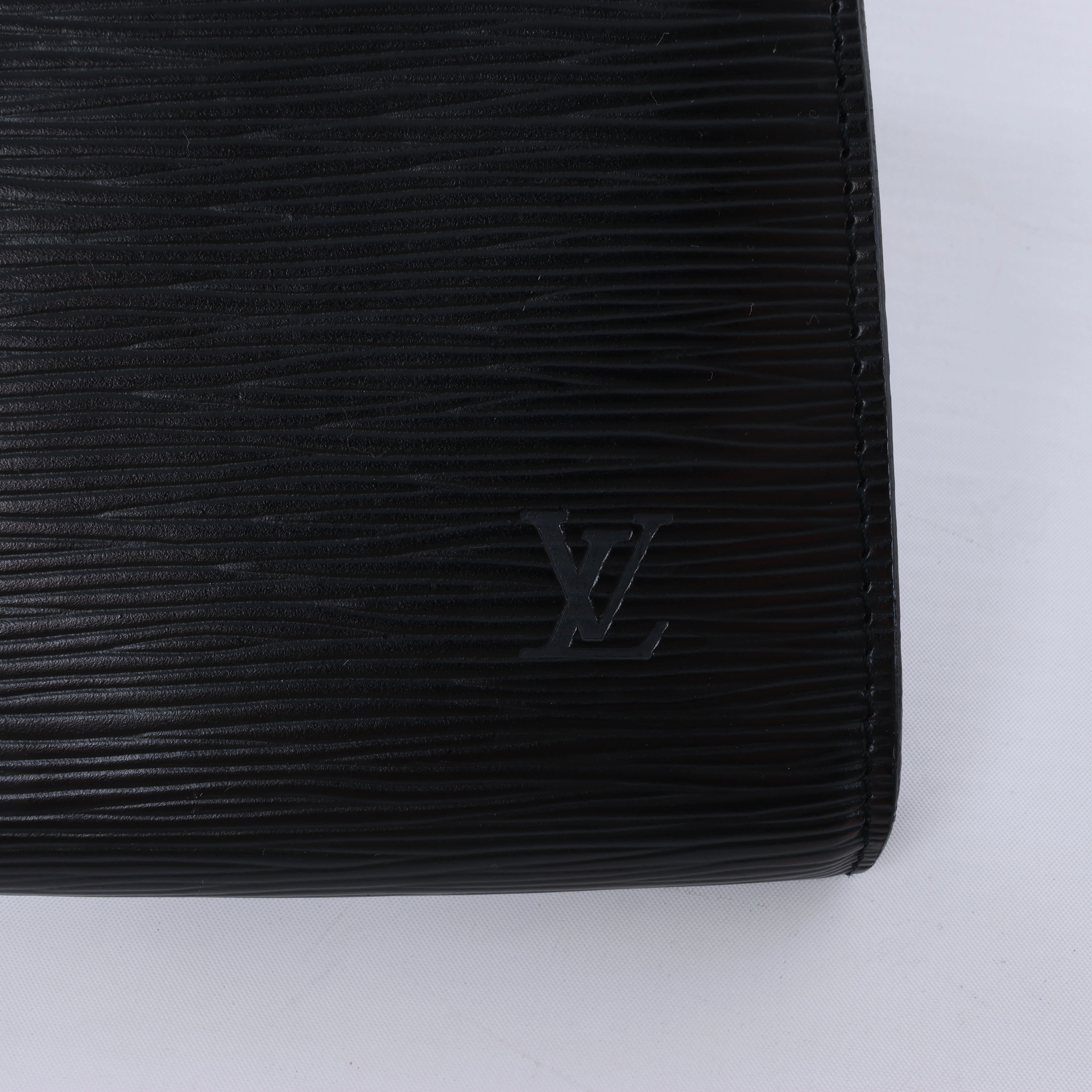 Louis Vuitton Pochette Accessoire Epi Leather Handbag in Black M52942