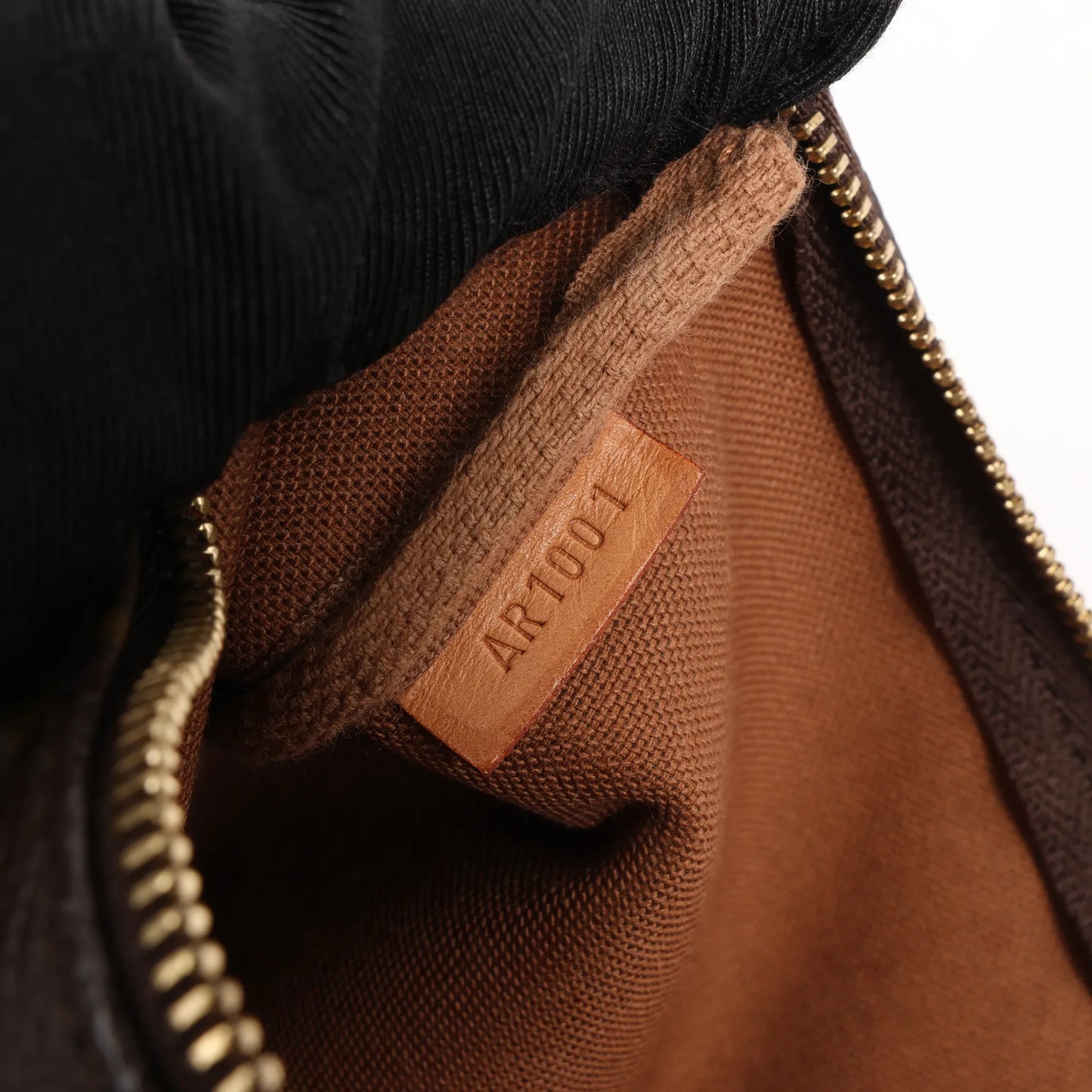 Louis Vuitton Pochette Accessoir Monogram Handbag in Brown M51980